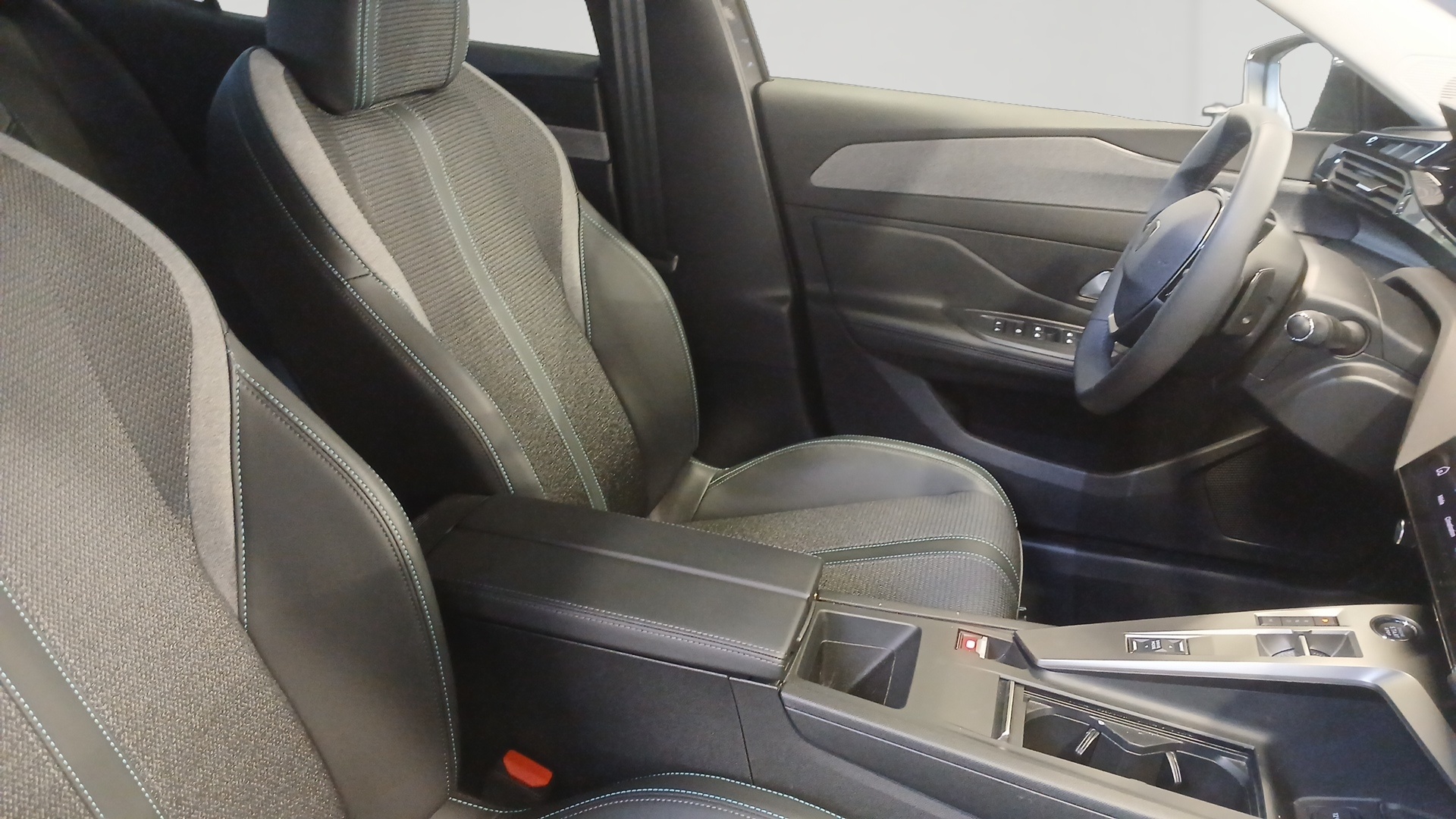 Photo 10 du véhicule PEUGEOT 408