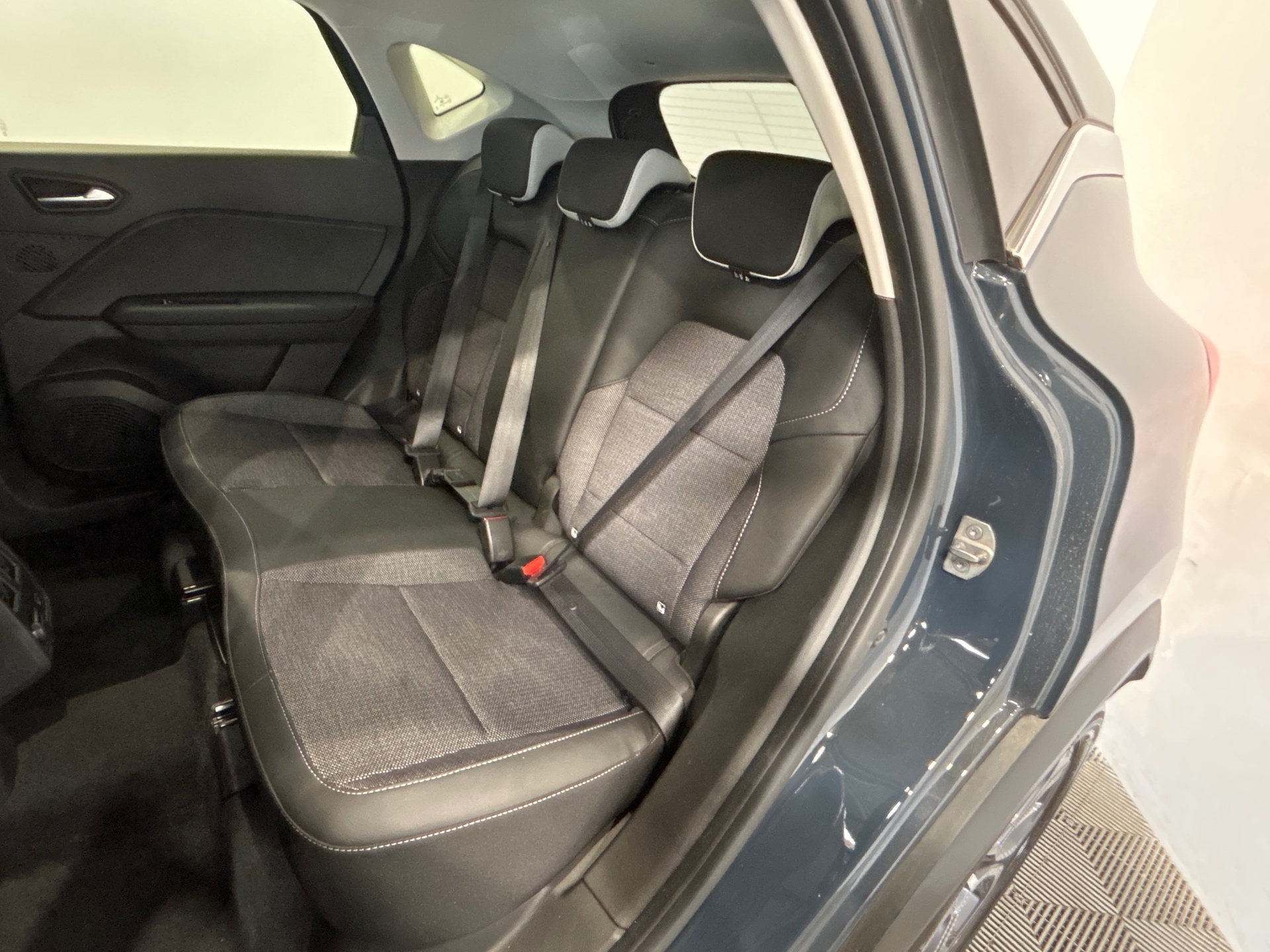 Photo 10 du véhicule RENAULT CAPTUR