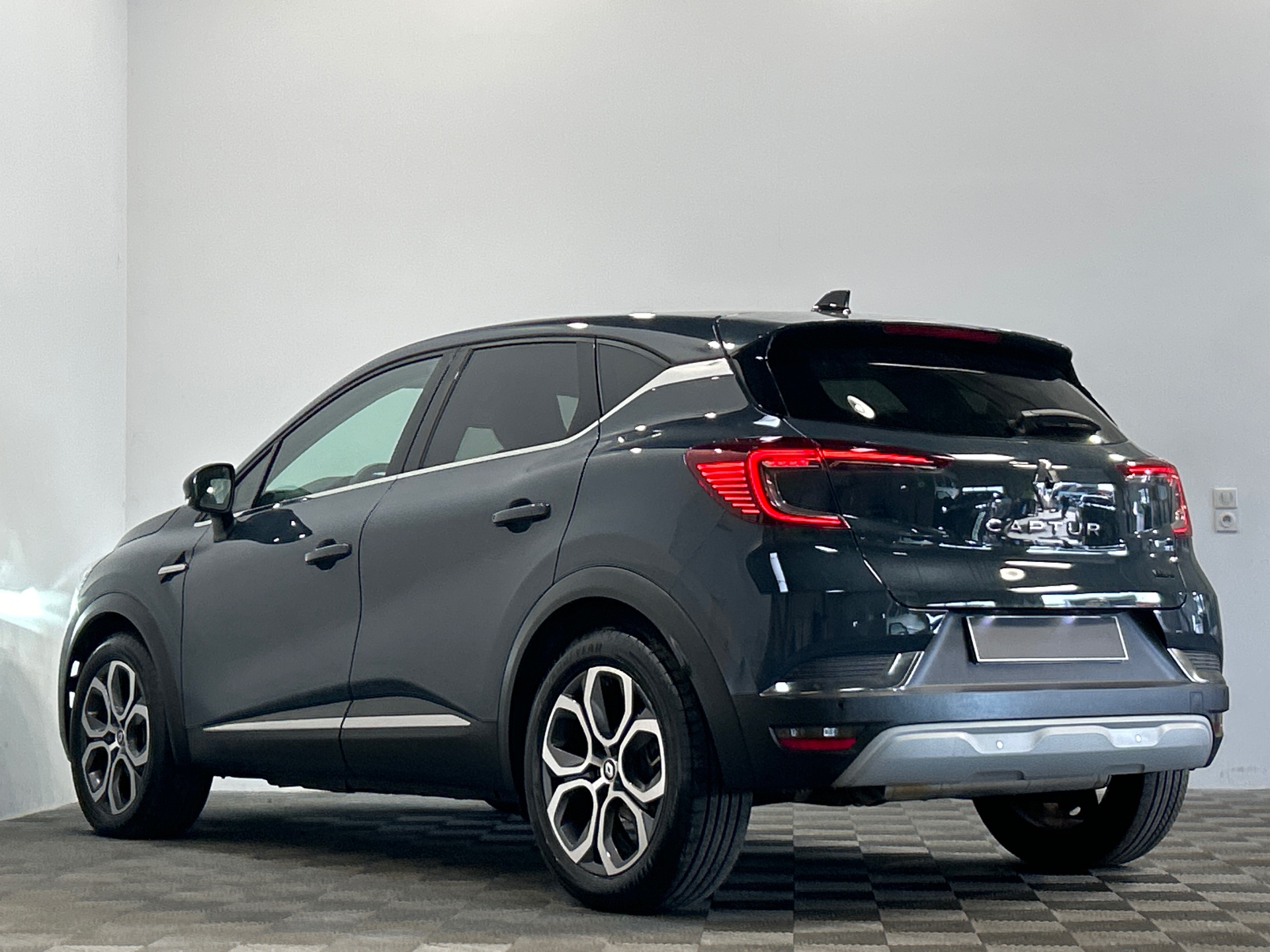 Photo 4 du véhicule RENAULT CAPTUR