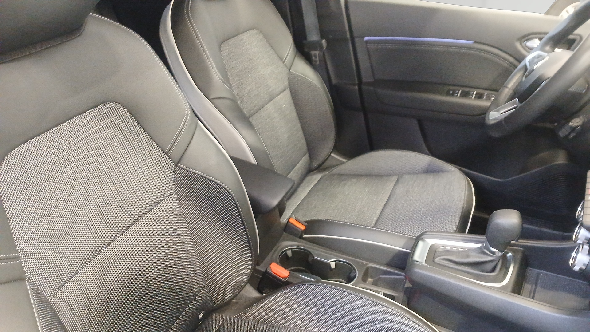 Photo 10 du véhicule RENAULT CAPTUR