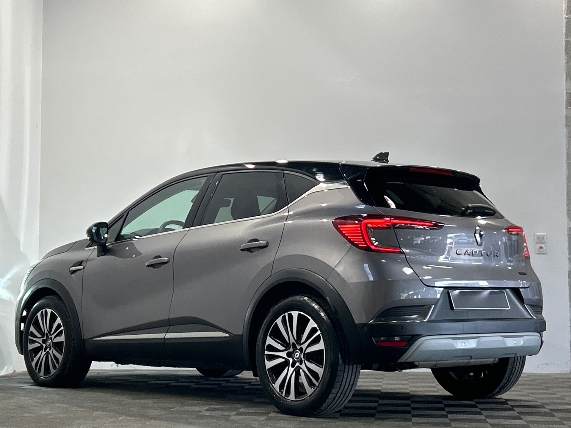 Photo 4 du véhicule RENAULT CAPTUR