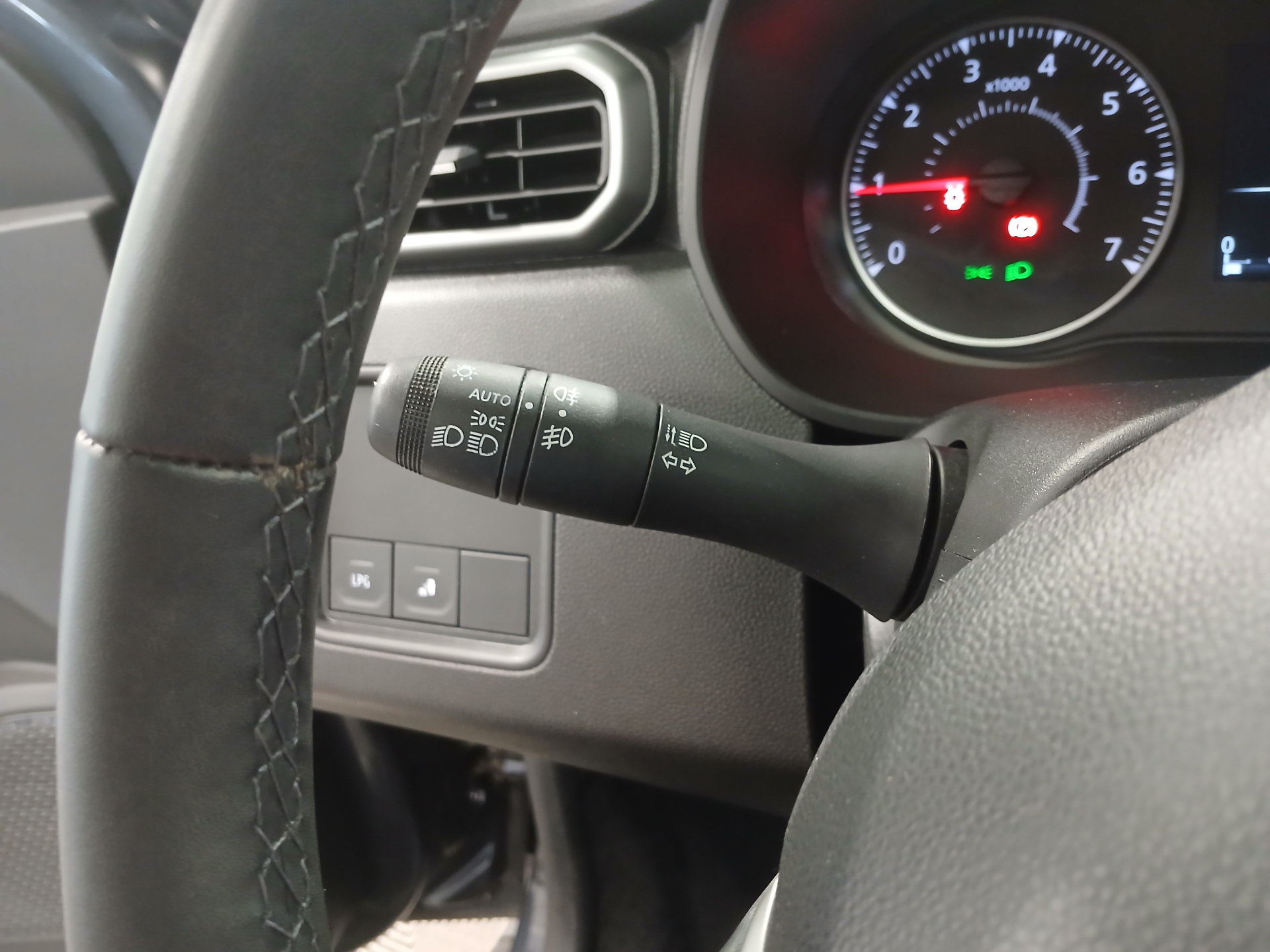Photo 14 du véhicule DACIA DUSTER