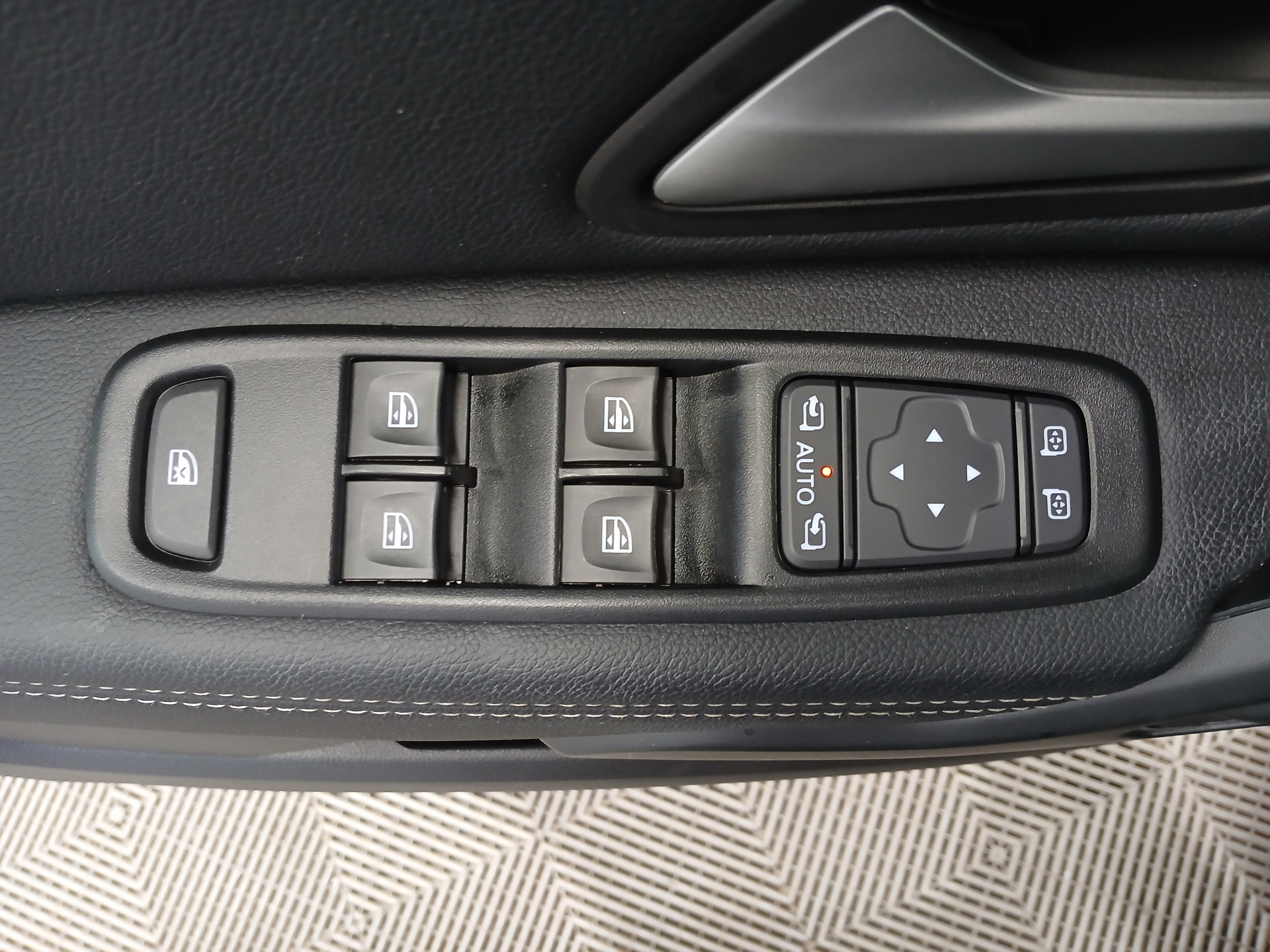 Photo 10 du véhicule DACIA DUSTER