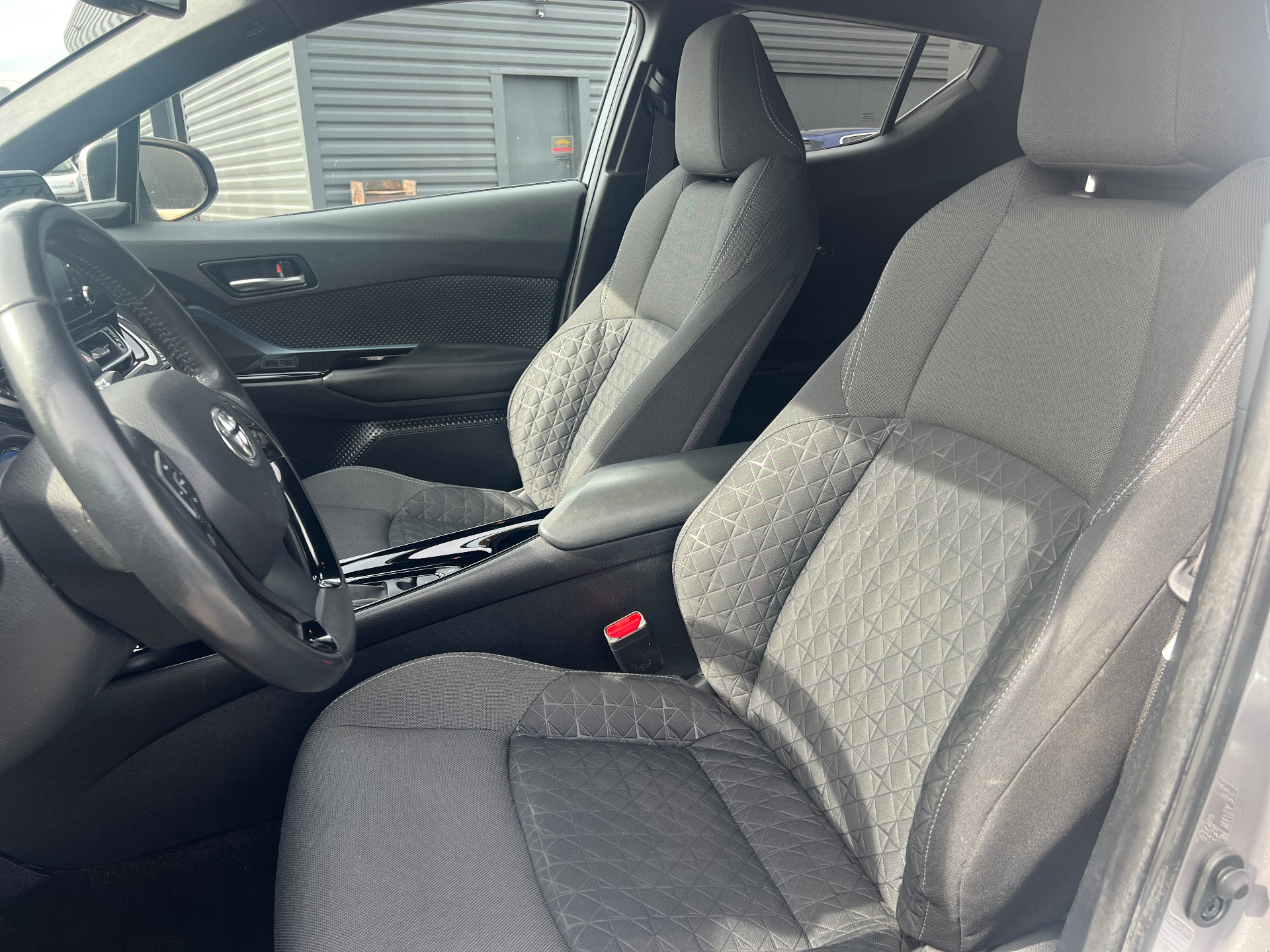 TOYOTA C-HR HYBRIDE MY20 2020 — photo 9