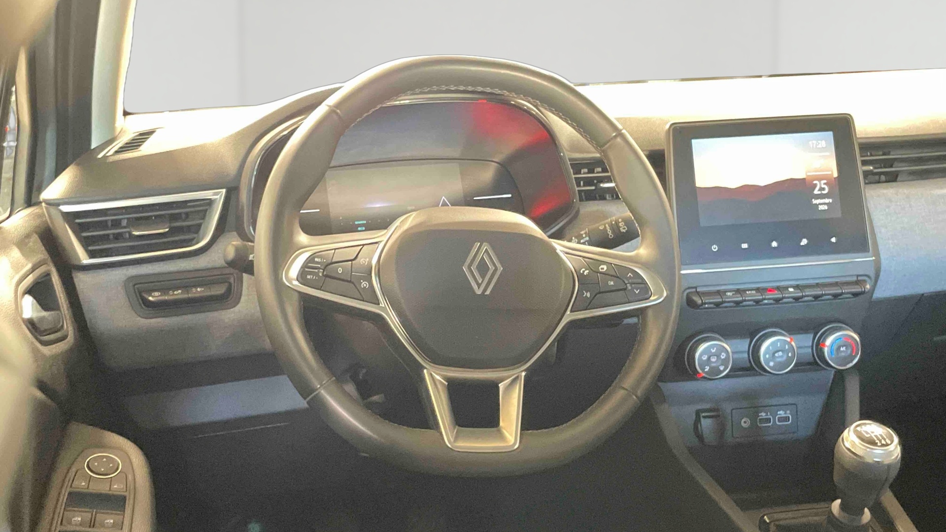 Photo 8 du véhicule RENAULT CLIO V