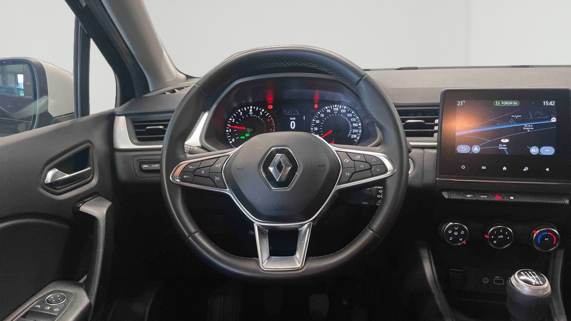 Photo 8 du véhicule RENAULT CAPTUR