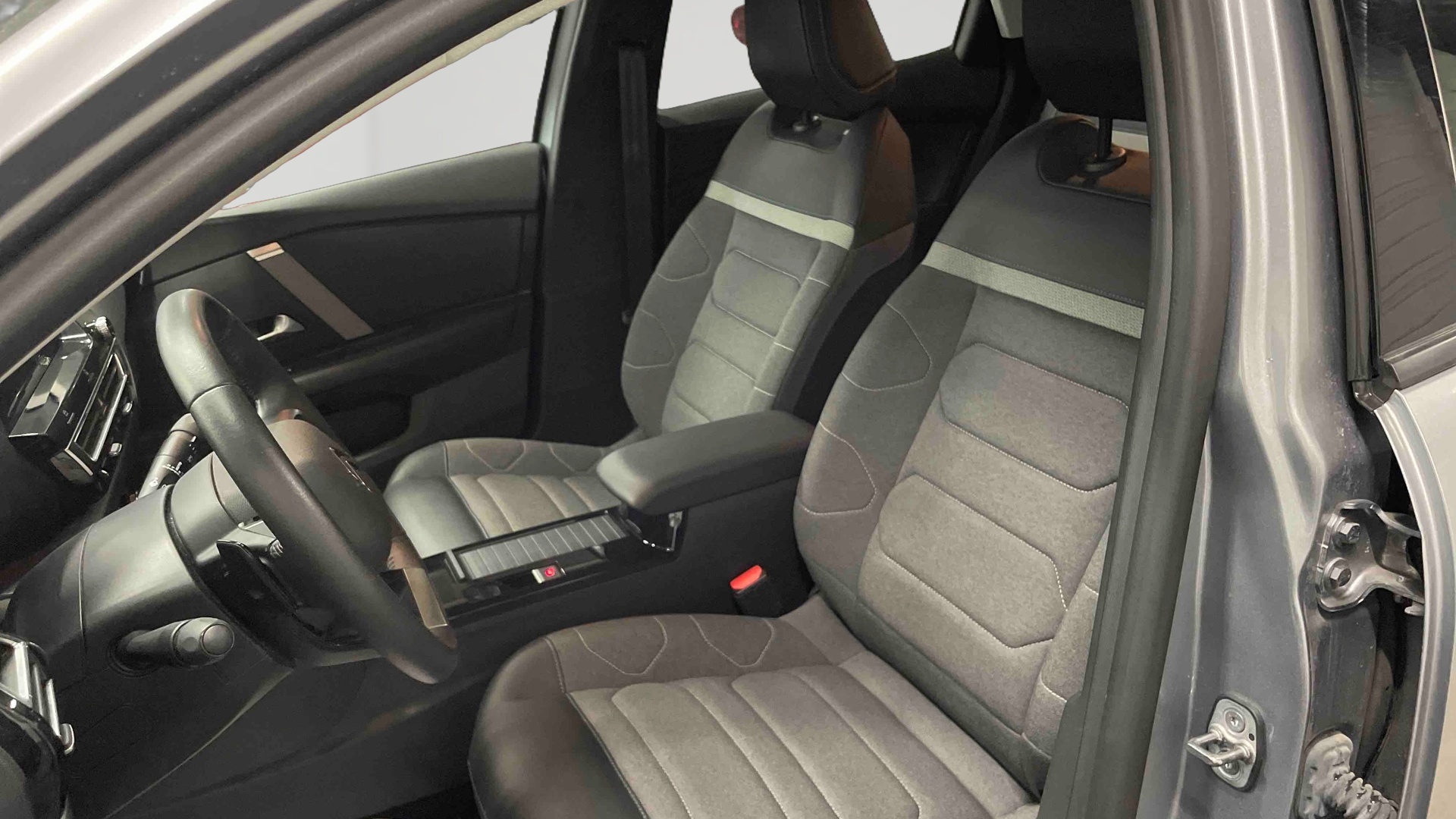 Photo 8 du véhicule CITROEN C4