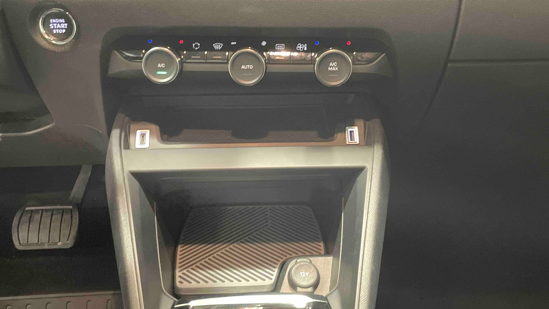 Photo 19 du véhicule CITROEN C4