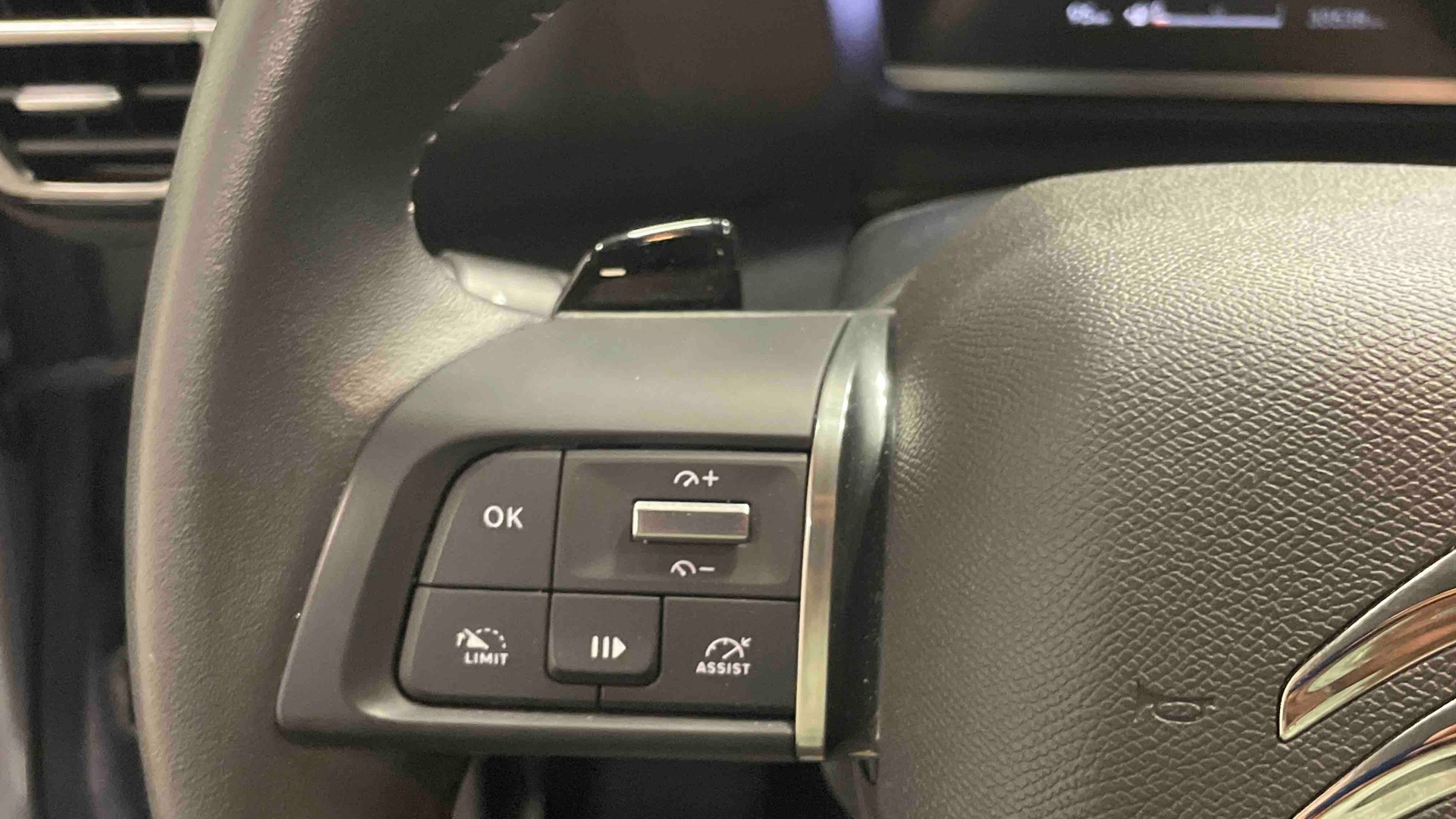 Photo 16 du véhicule CITROEN C4