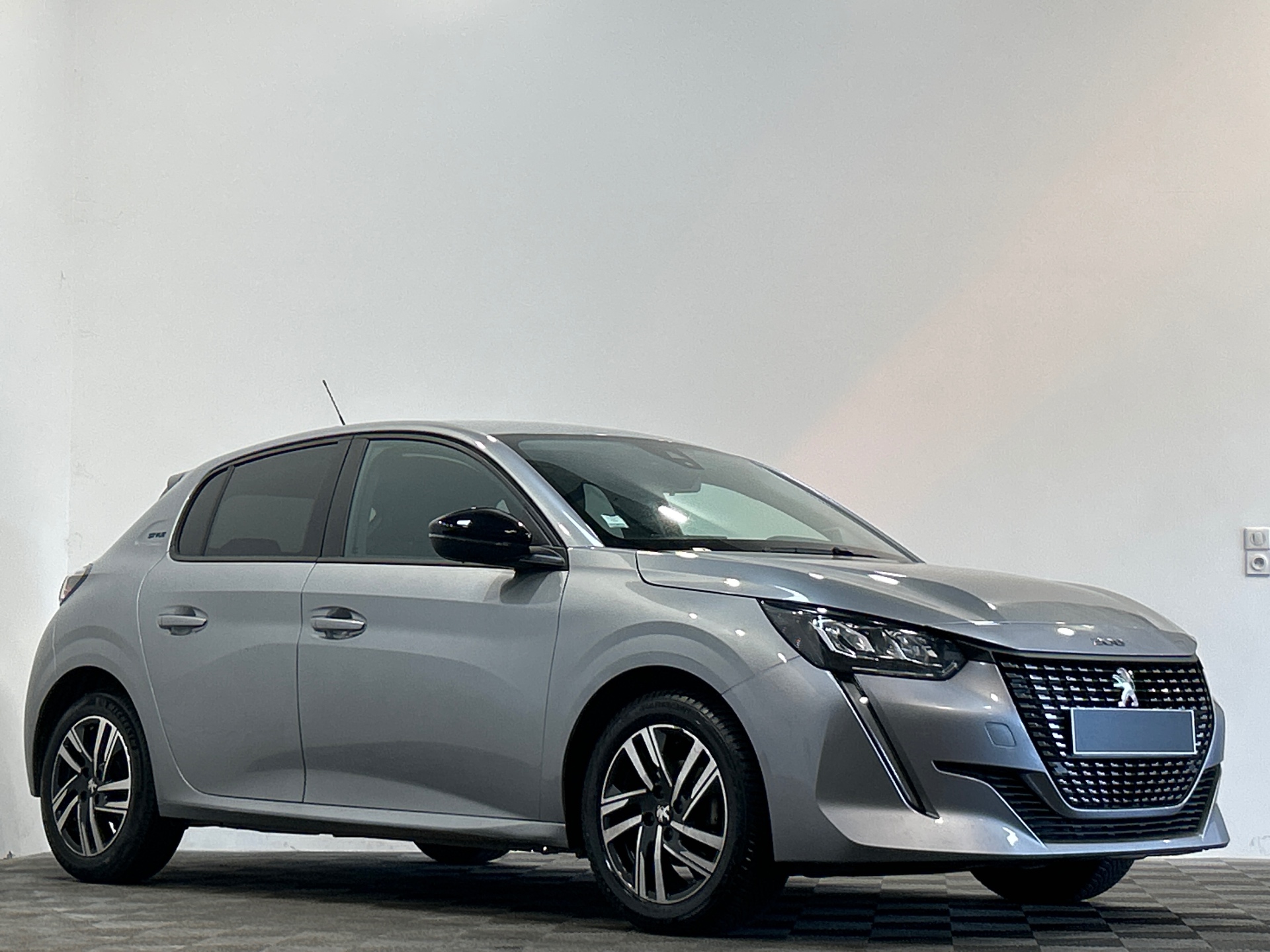 Photo 2 du véhicule PEUGEOT 208