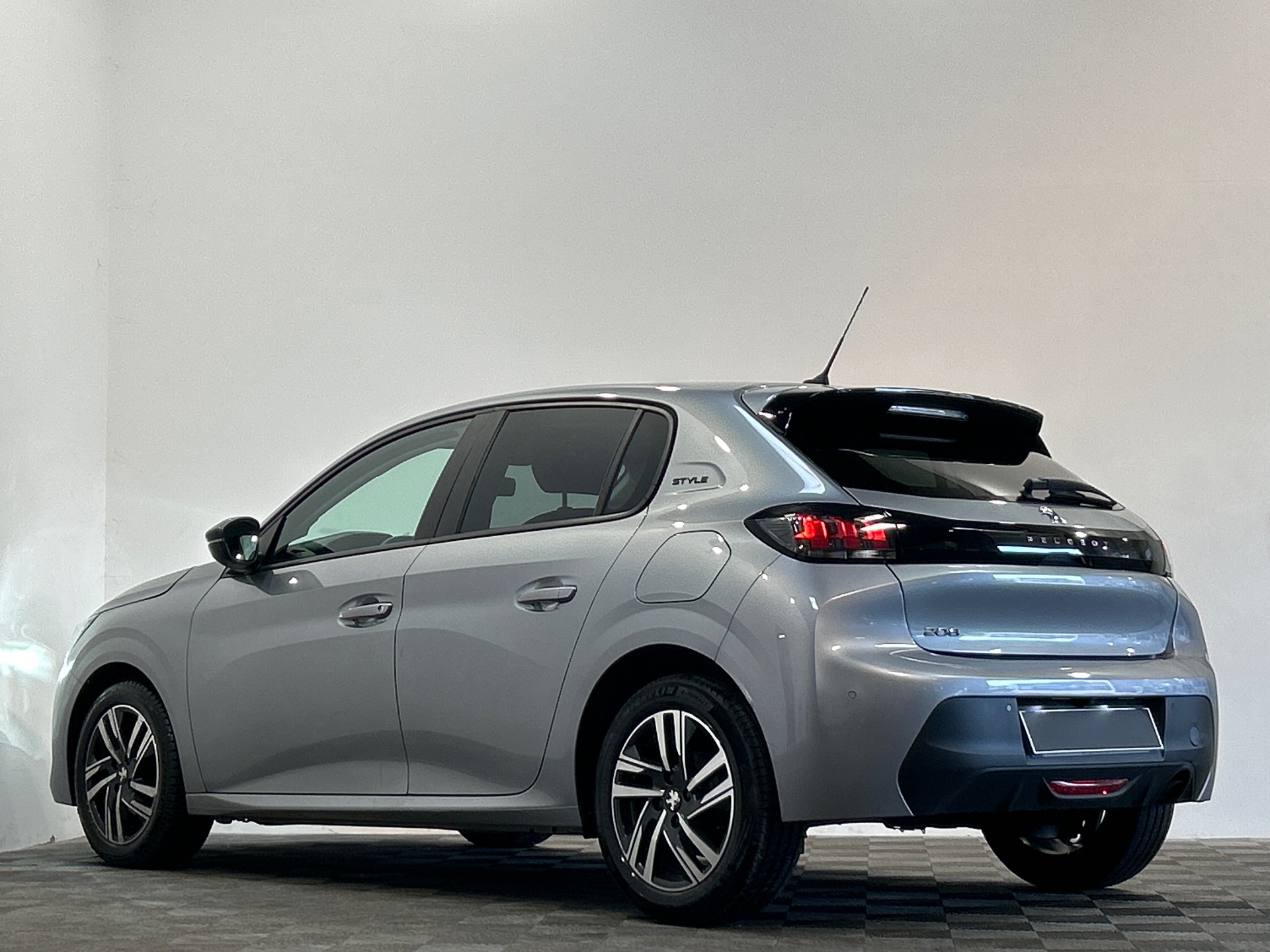 Photo 4 du véhicule PEUGEOT 208
