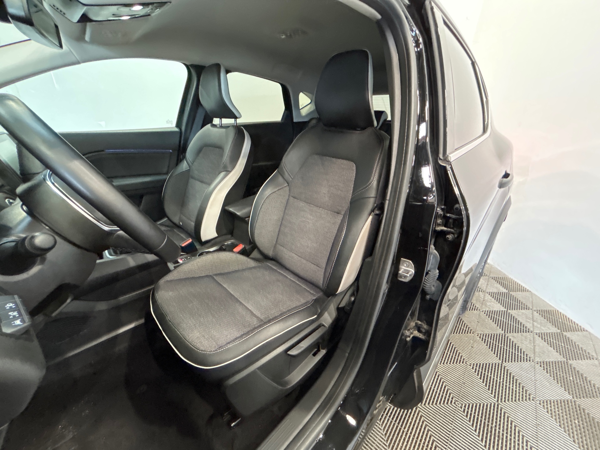 Photo 9 du véhicule RENAULT CAPTUR