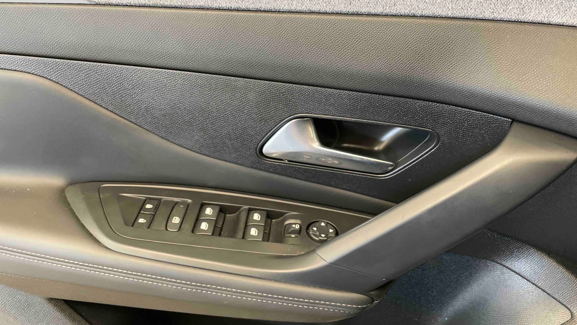 Photo 16 du véhicule PEUGEOT 308