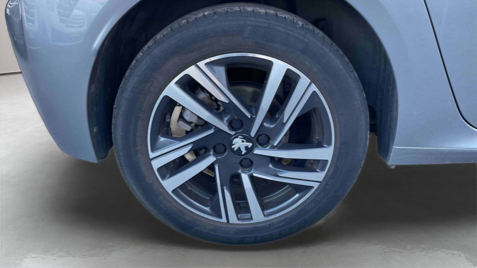 Photo 10 du véhicule PEUGEOT 208