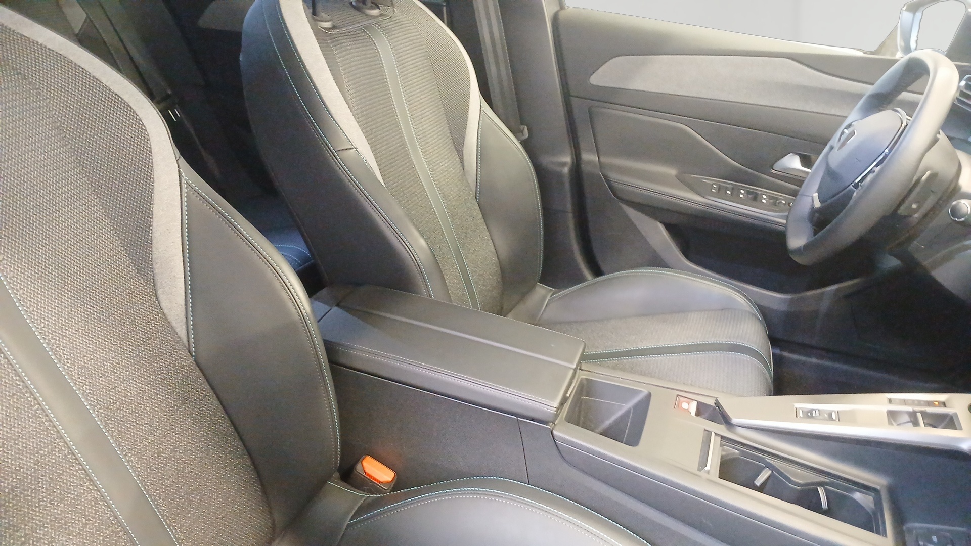 Photo 8 du véhicule PEUGEOT 308