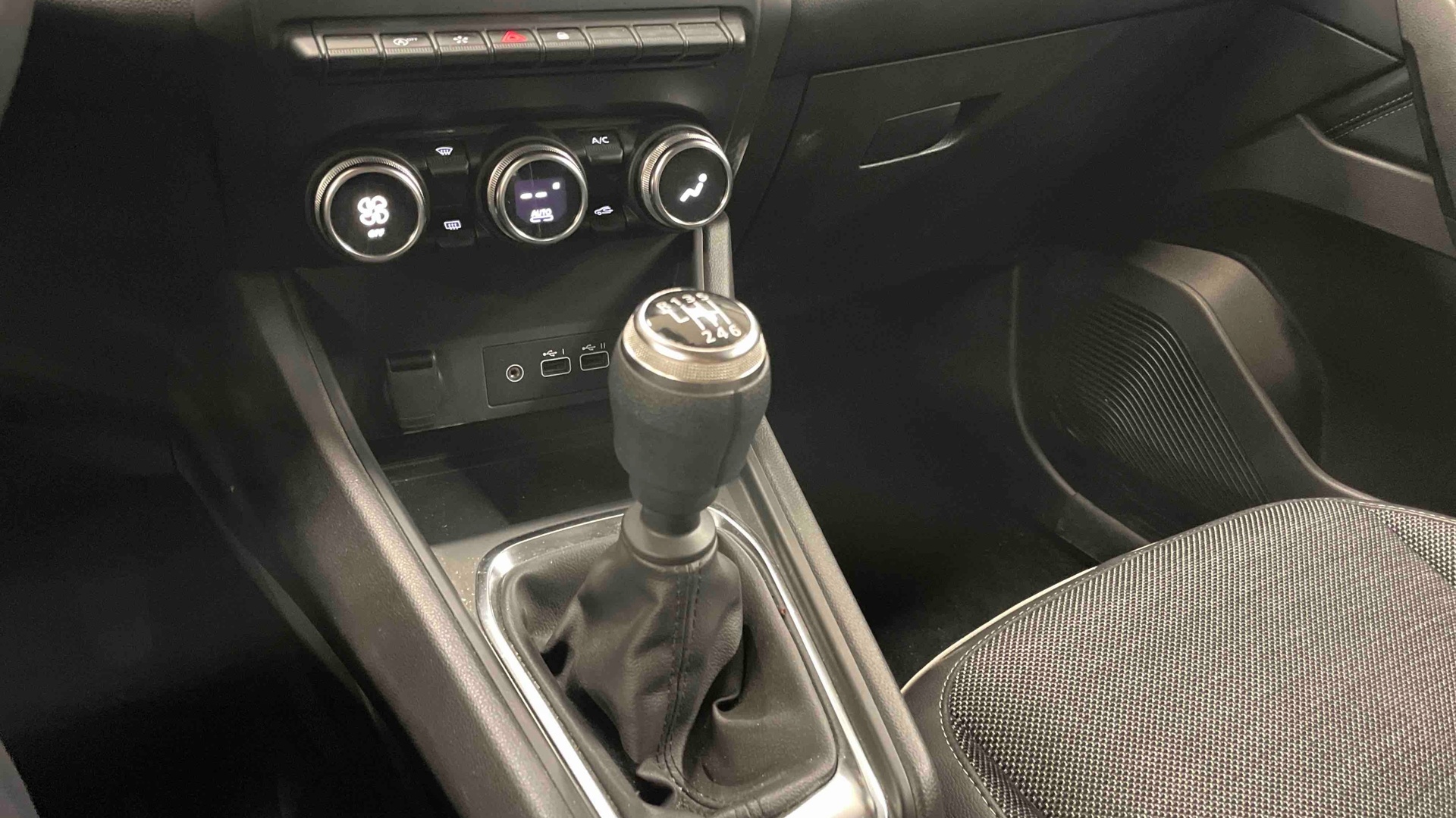 Photo 18 du véhicule RENAULT CAPTUR