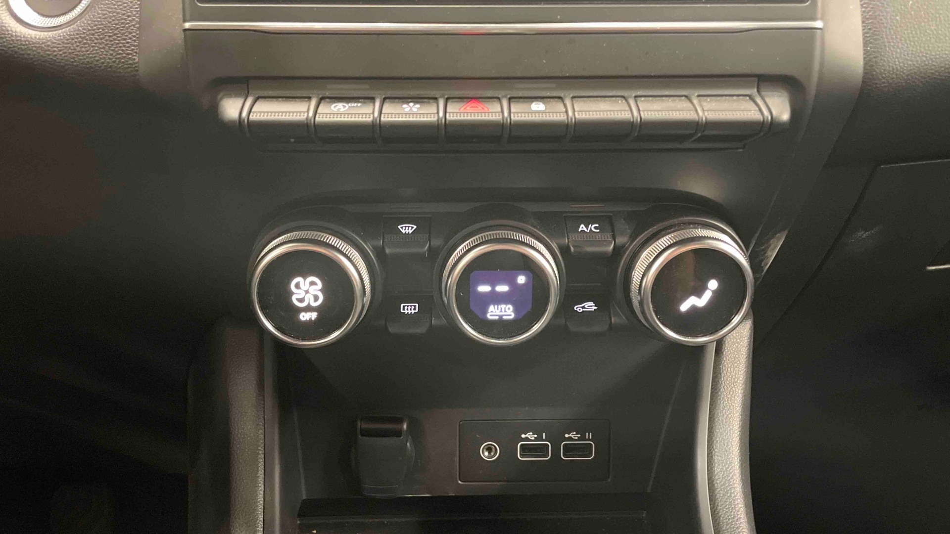 Photo 15 du véhicule RENAULT CAPTUR