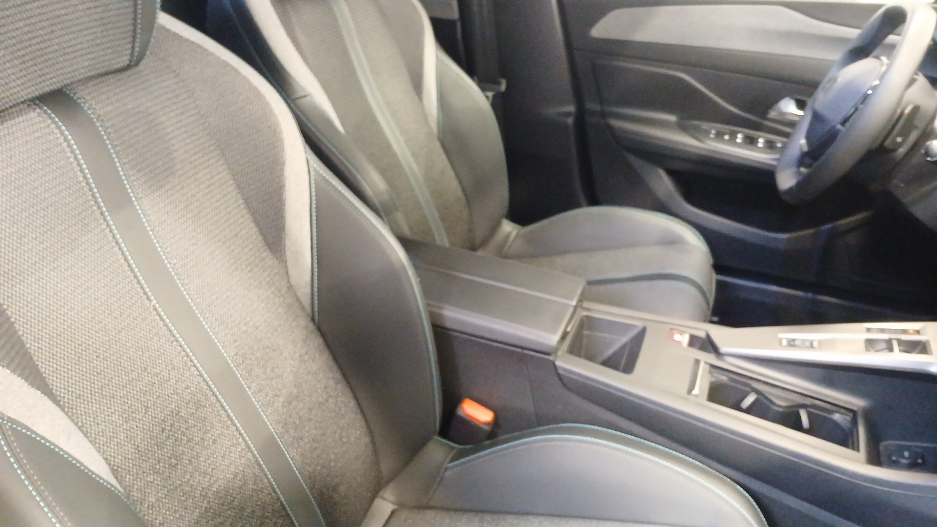 Photo 10 du véhicule PEUGEOT 308