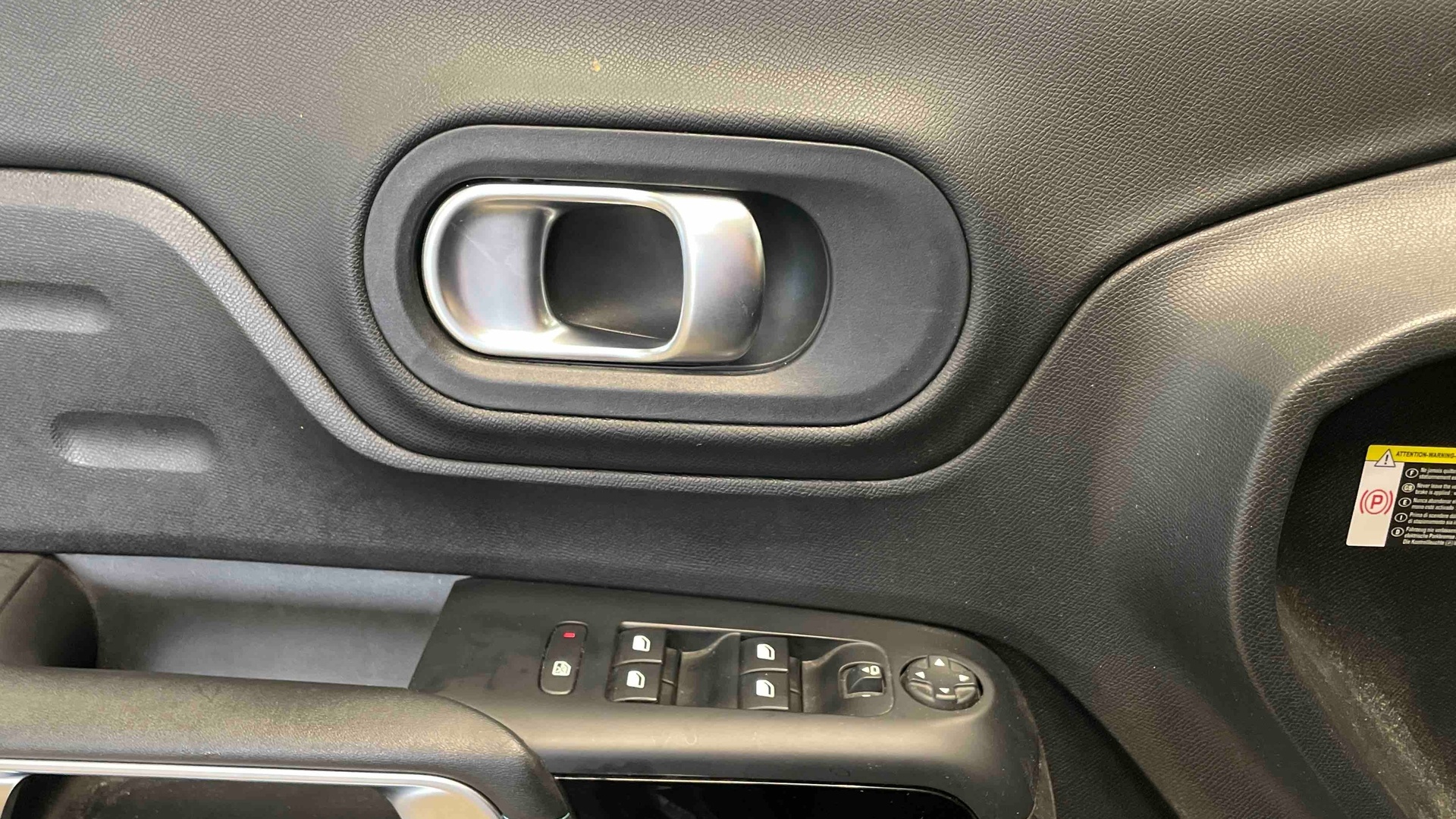 Photo 25 du véhicule CITROEN C5 AIRCROSS