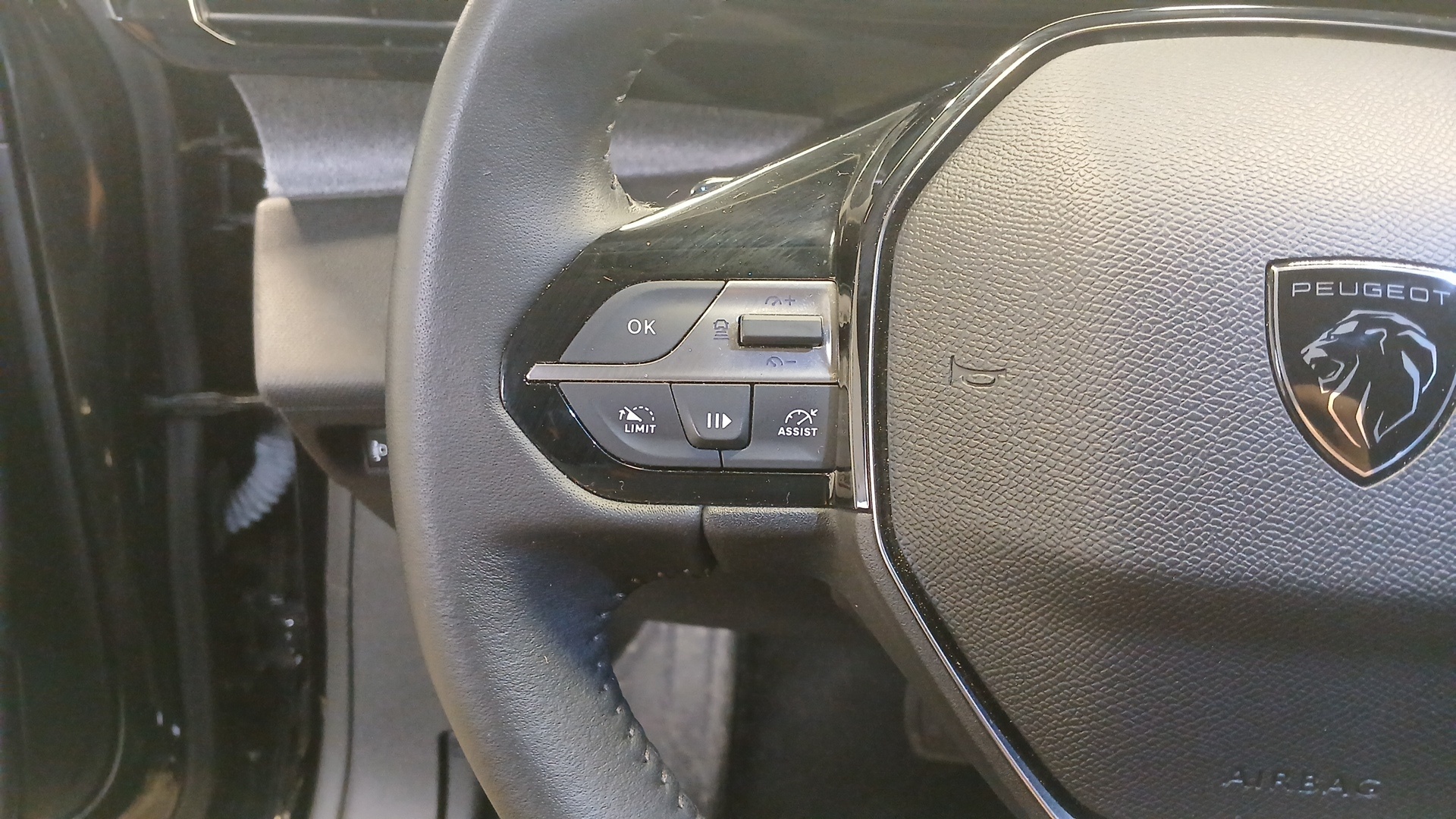 Photo 14 du véhicule PEUGEOT 308