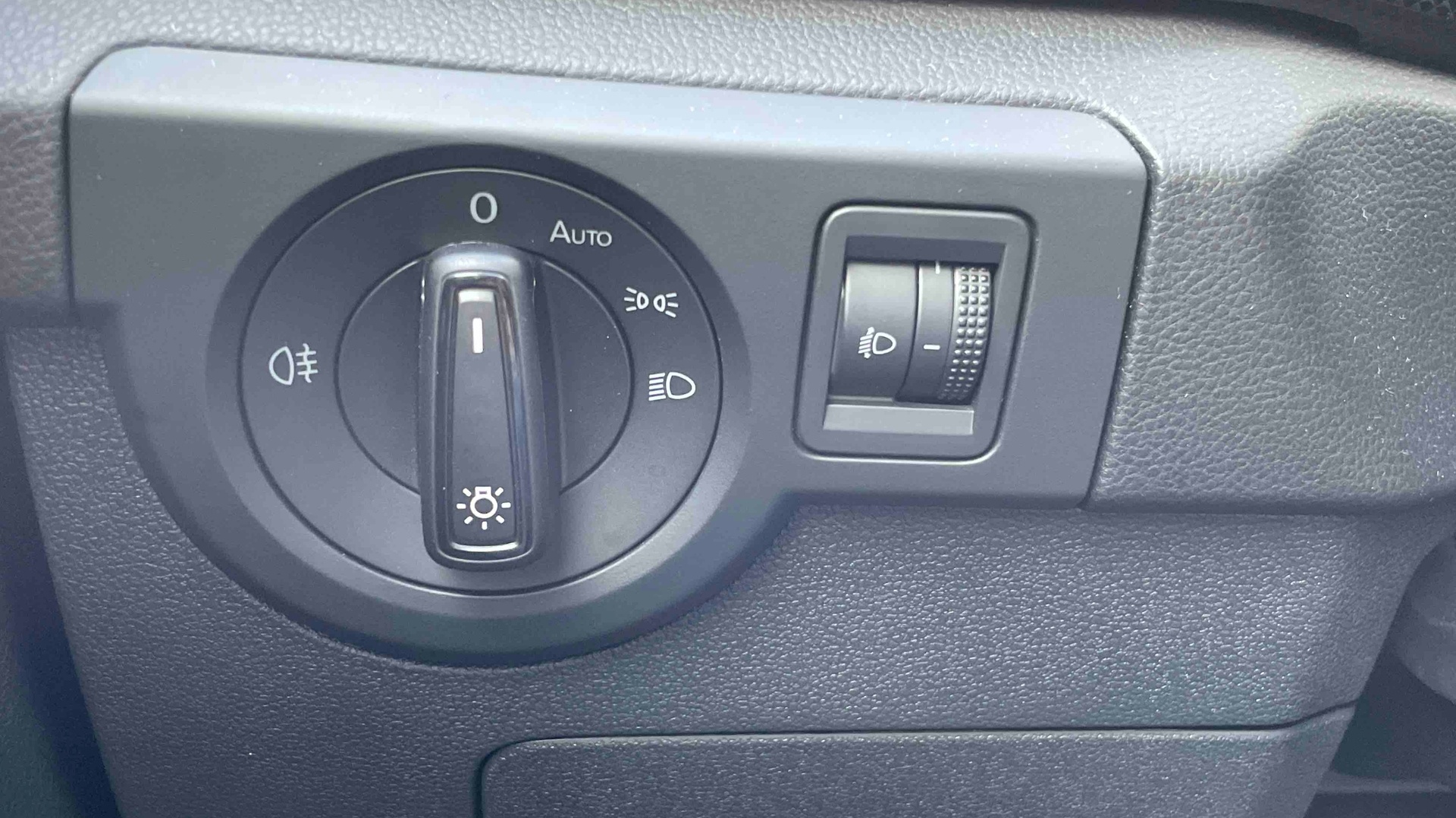 Photo 20 du véhicule VOLKSWAGEN T-CROSS