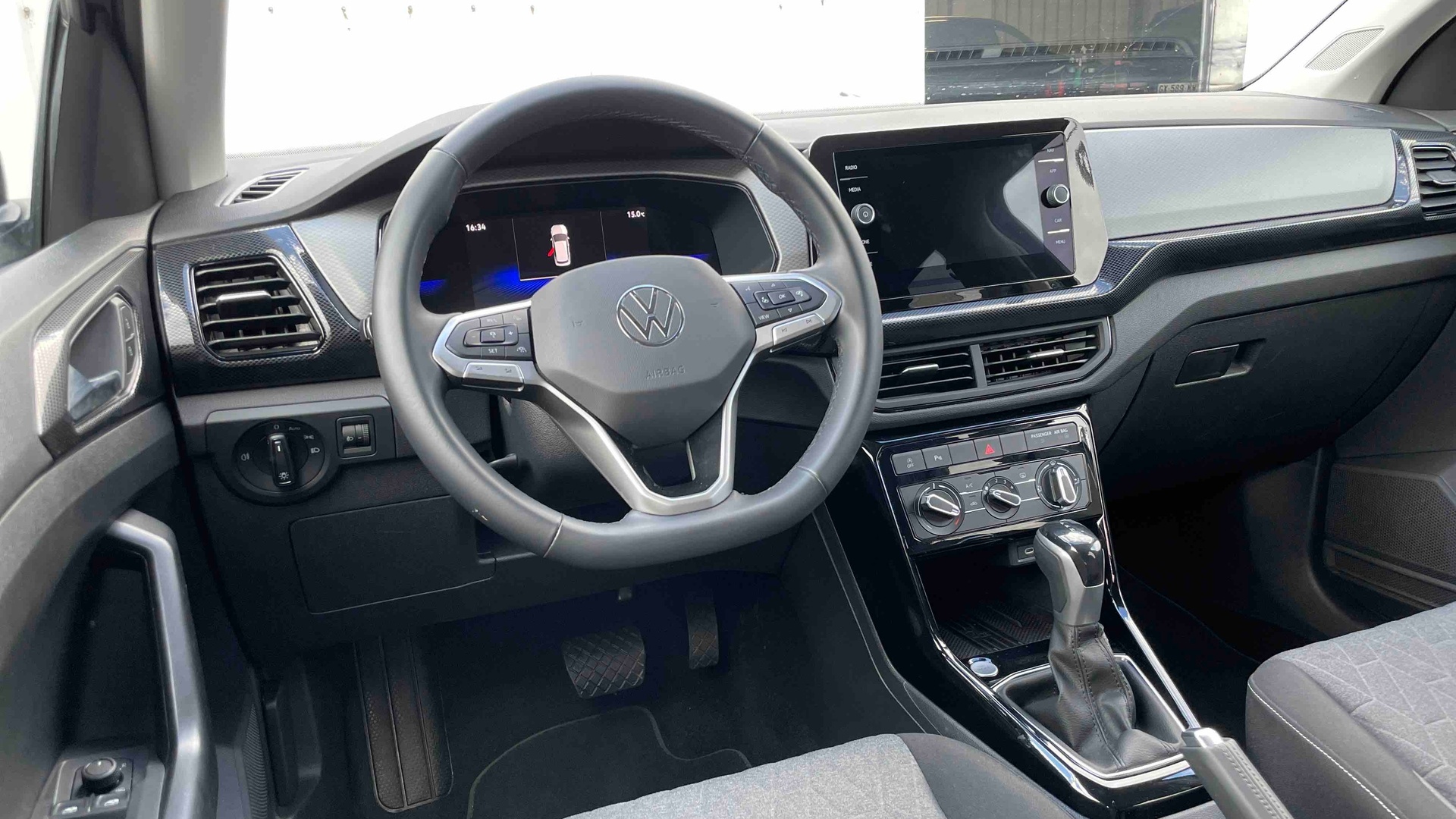 Photo 13 du véhicule VOLKSWAGEN T-CROSS