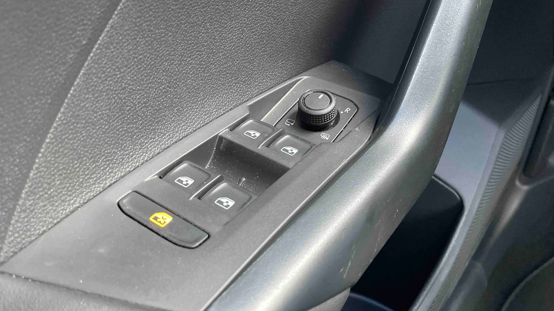 Photo 16 du véhicule VOLKSWAGEN T-CROSS