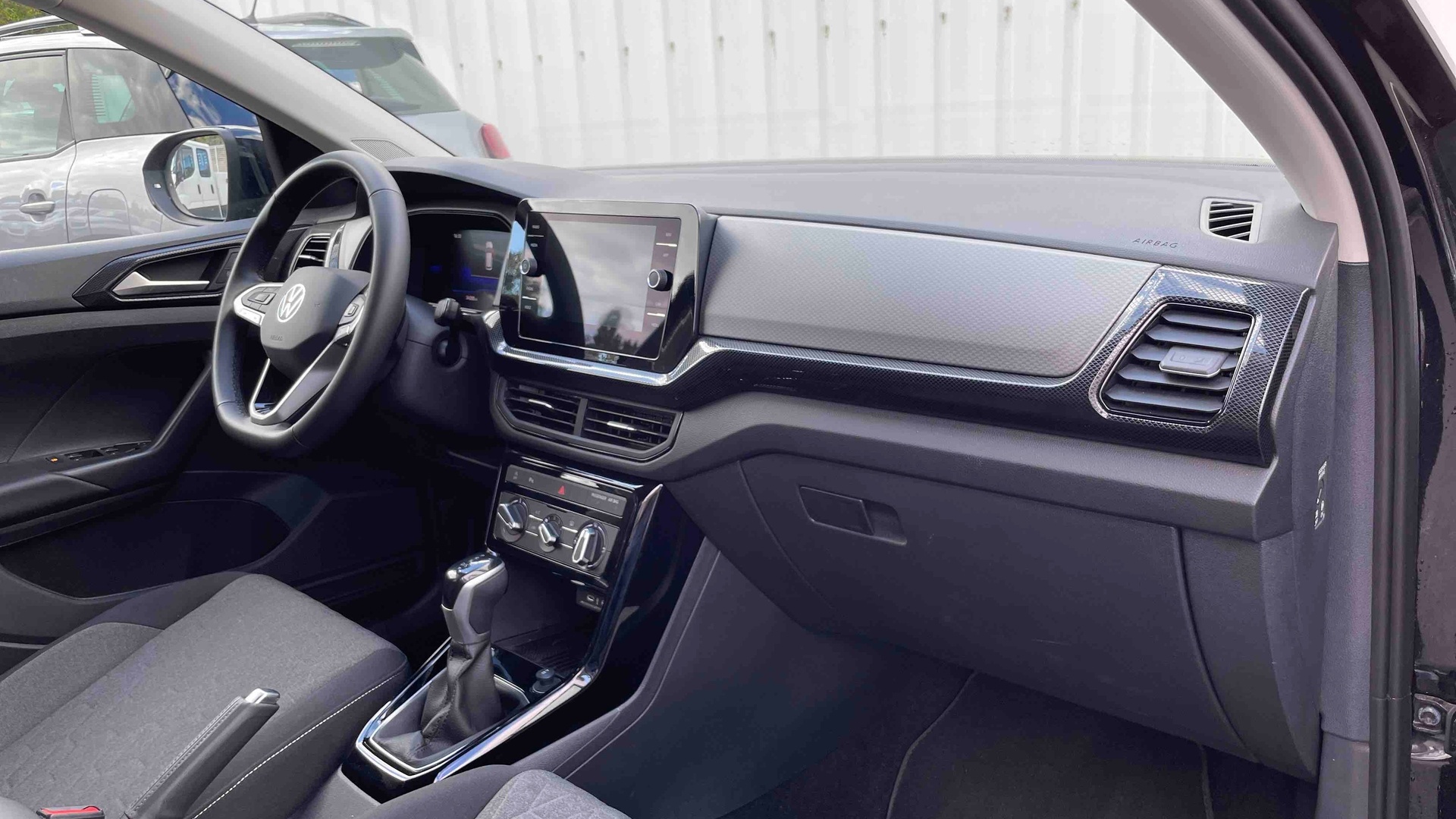 Photo 12 du véhicule VOLKSWAGEN T-CROSS