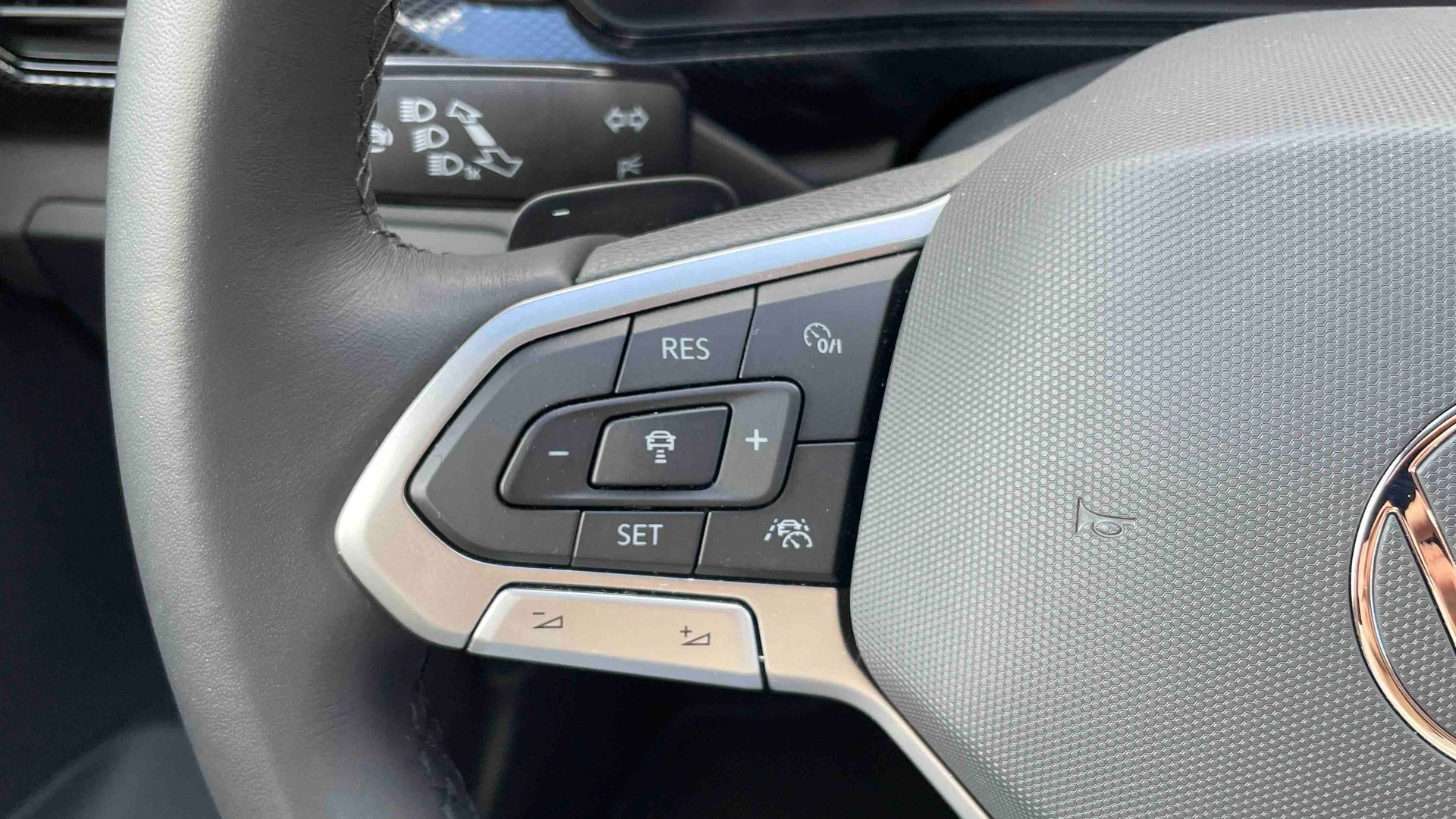 Photo 17 du véhicule VOLKSWAGEN T-CROSS