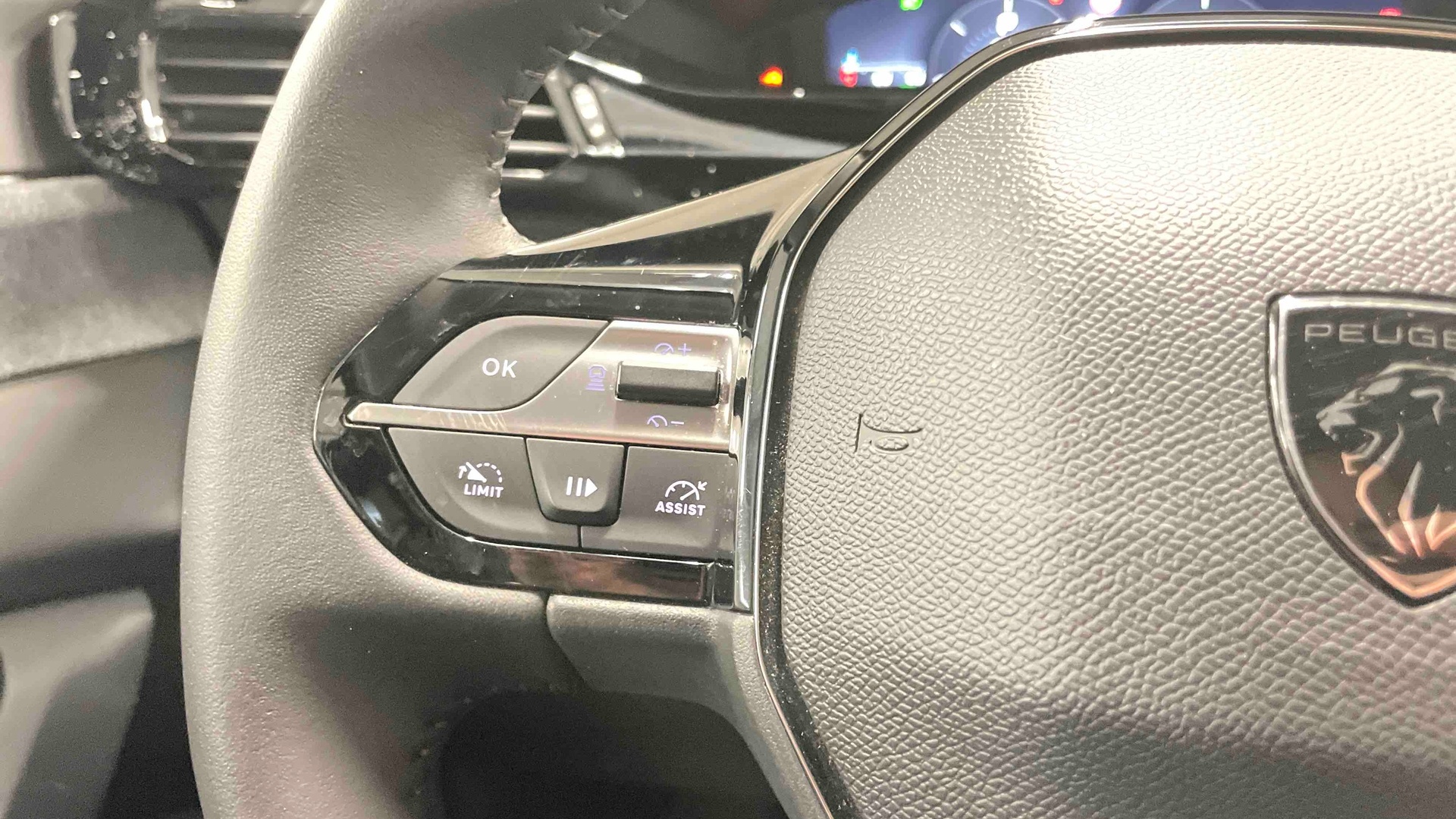 Photo 23 du véhicule PEUGEOT 308