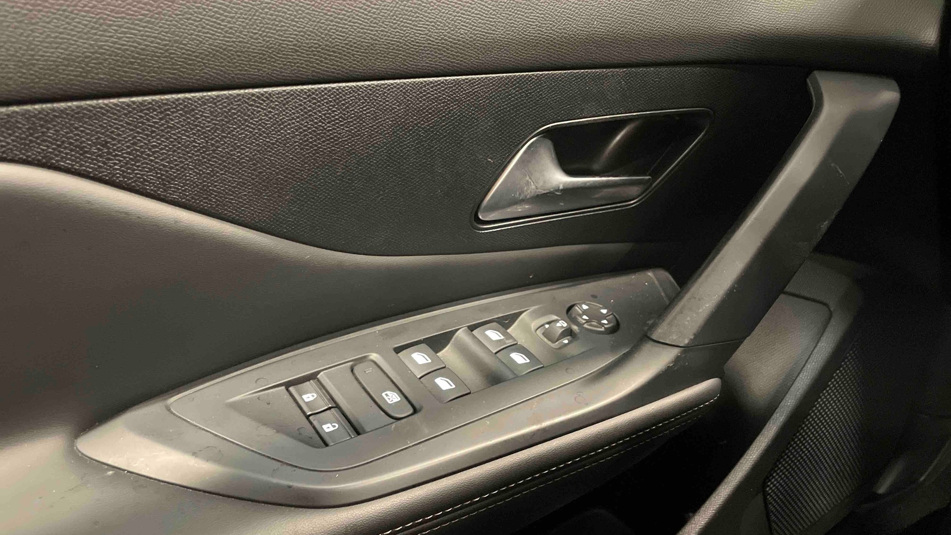 Photo 24 du véhicule PEUGEOT 308