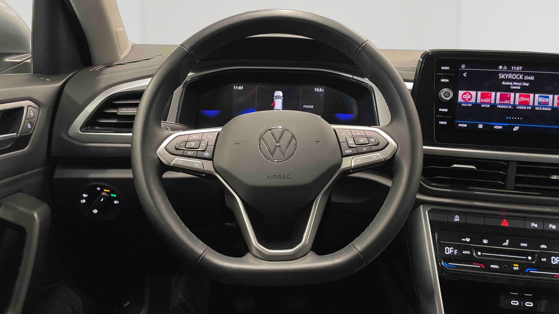 Photo 8 du véhicule VOLKSWAGEN T-ROC