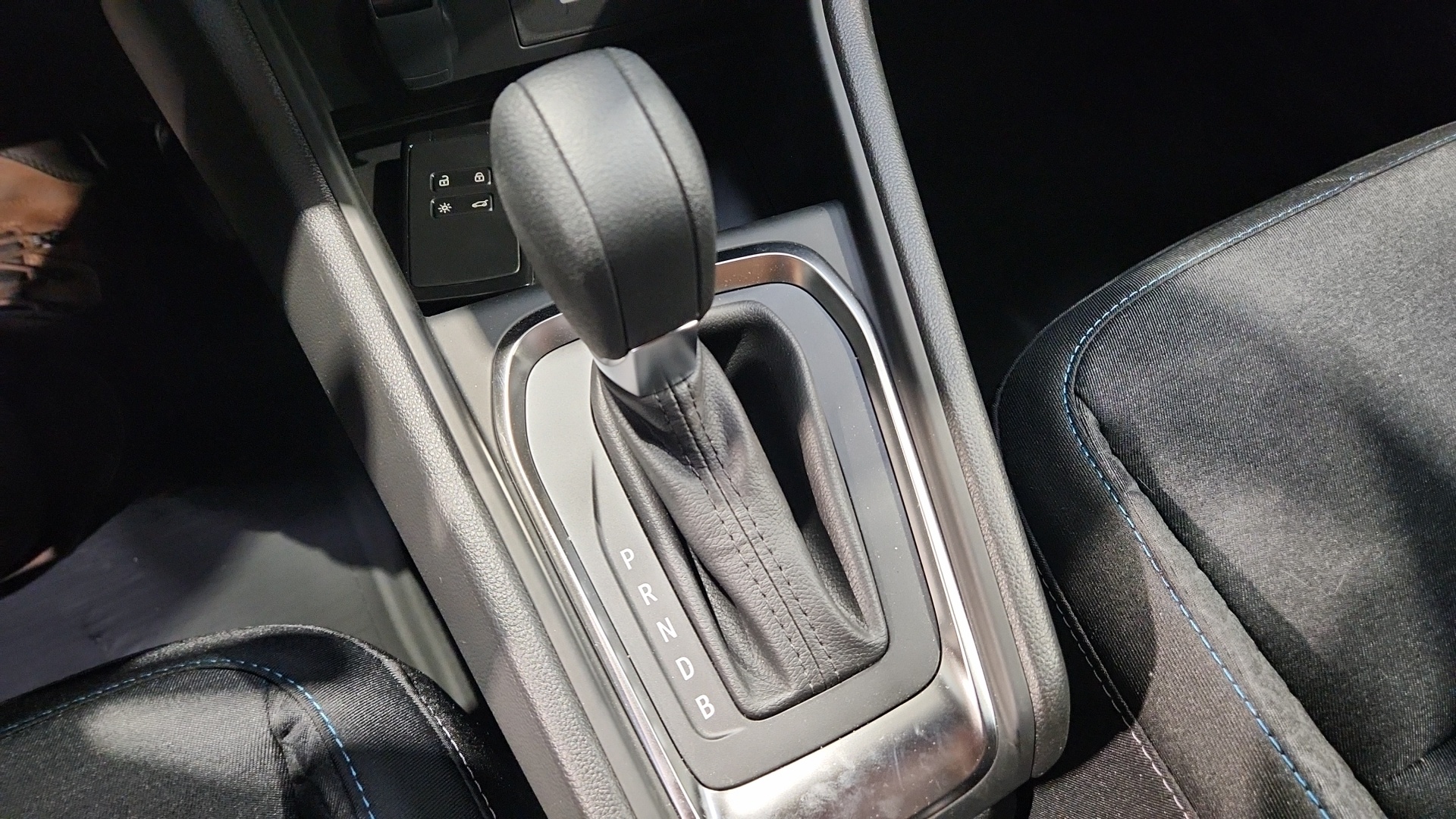 Photo 14 du véhicule RENAULT CAPTUR