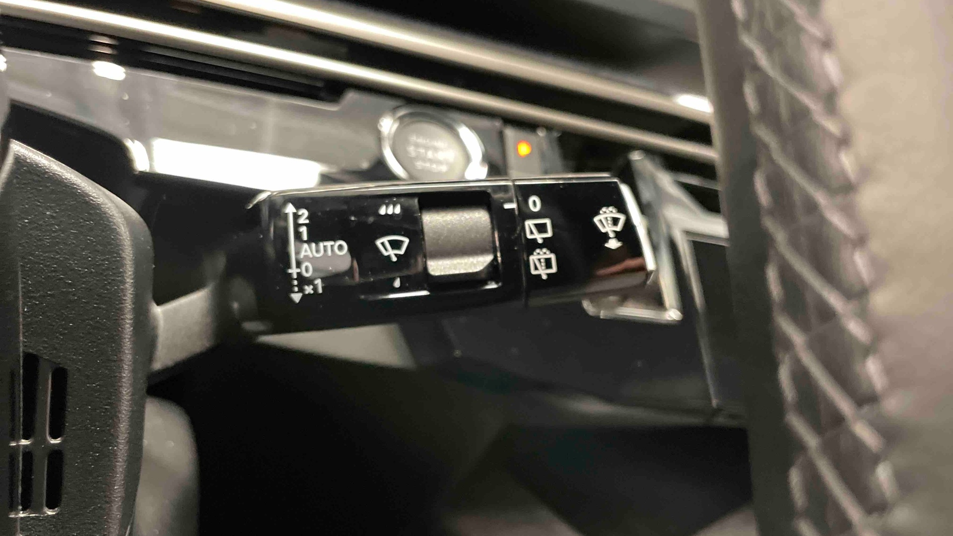 Photo 22 du véhicule PEUGEOT 5008