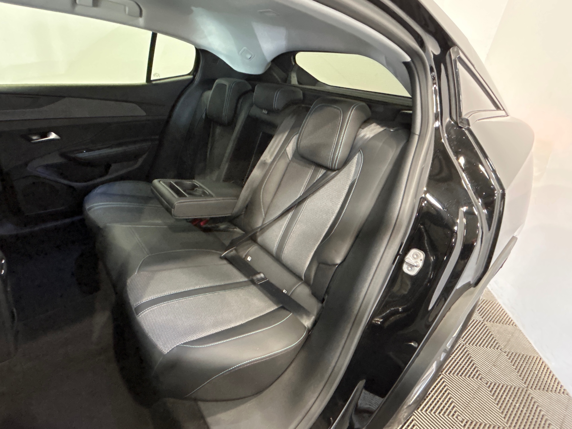 Photo 10 du véhicule PEUGEOT 408