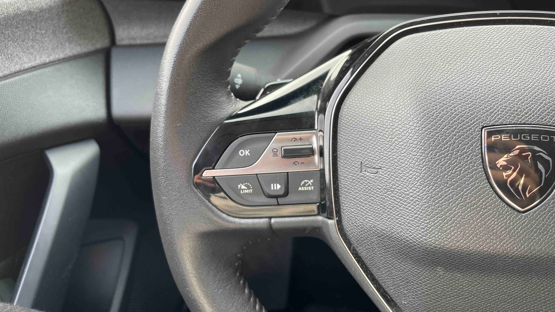 Photo 17 du véhicule PEUGEOT 308