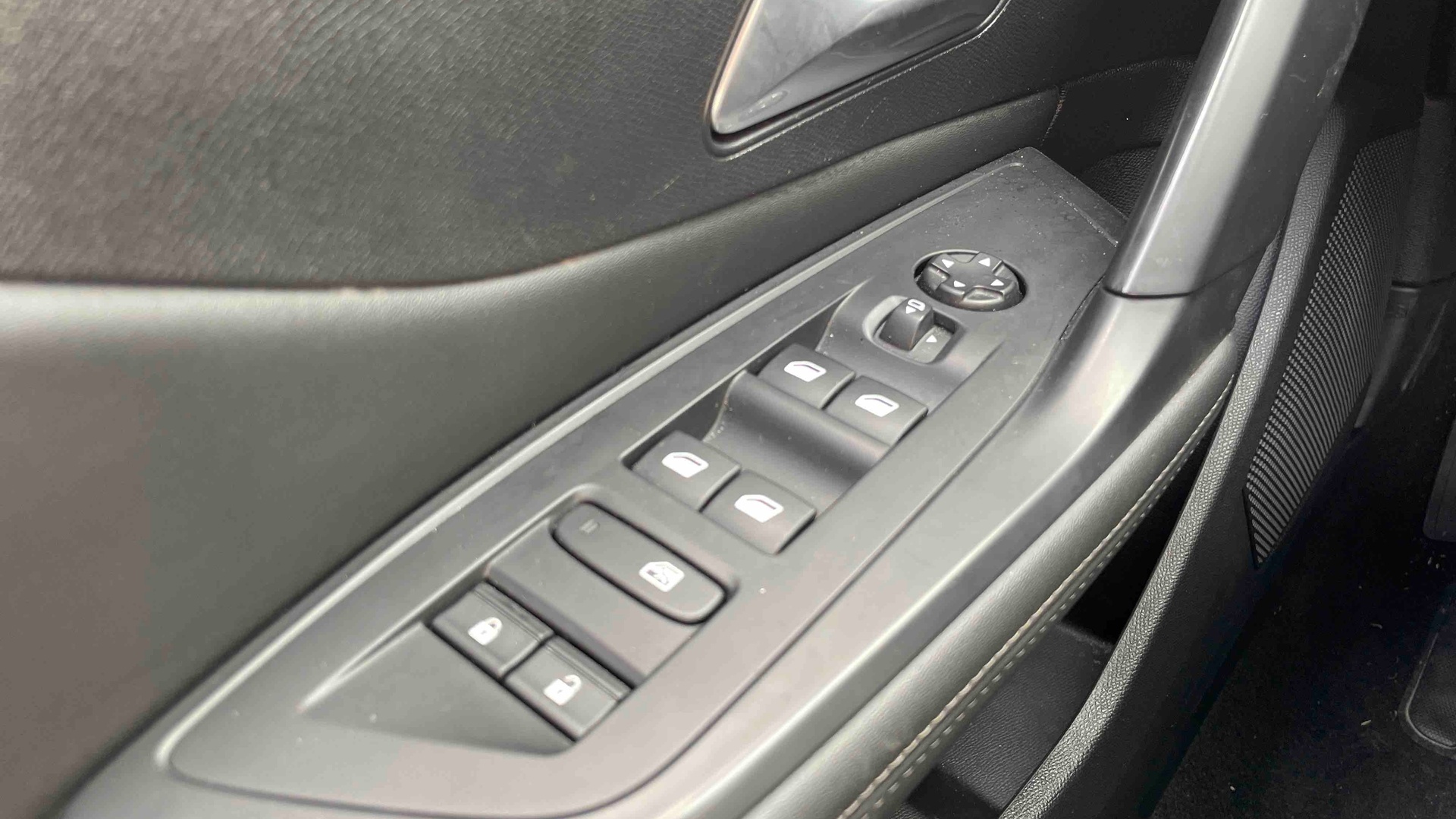 Photo 16 du véhicule PEUGEOT 308