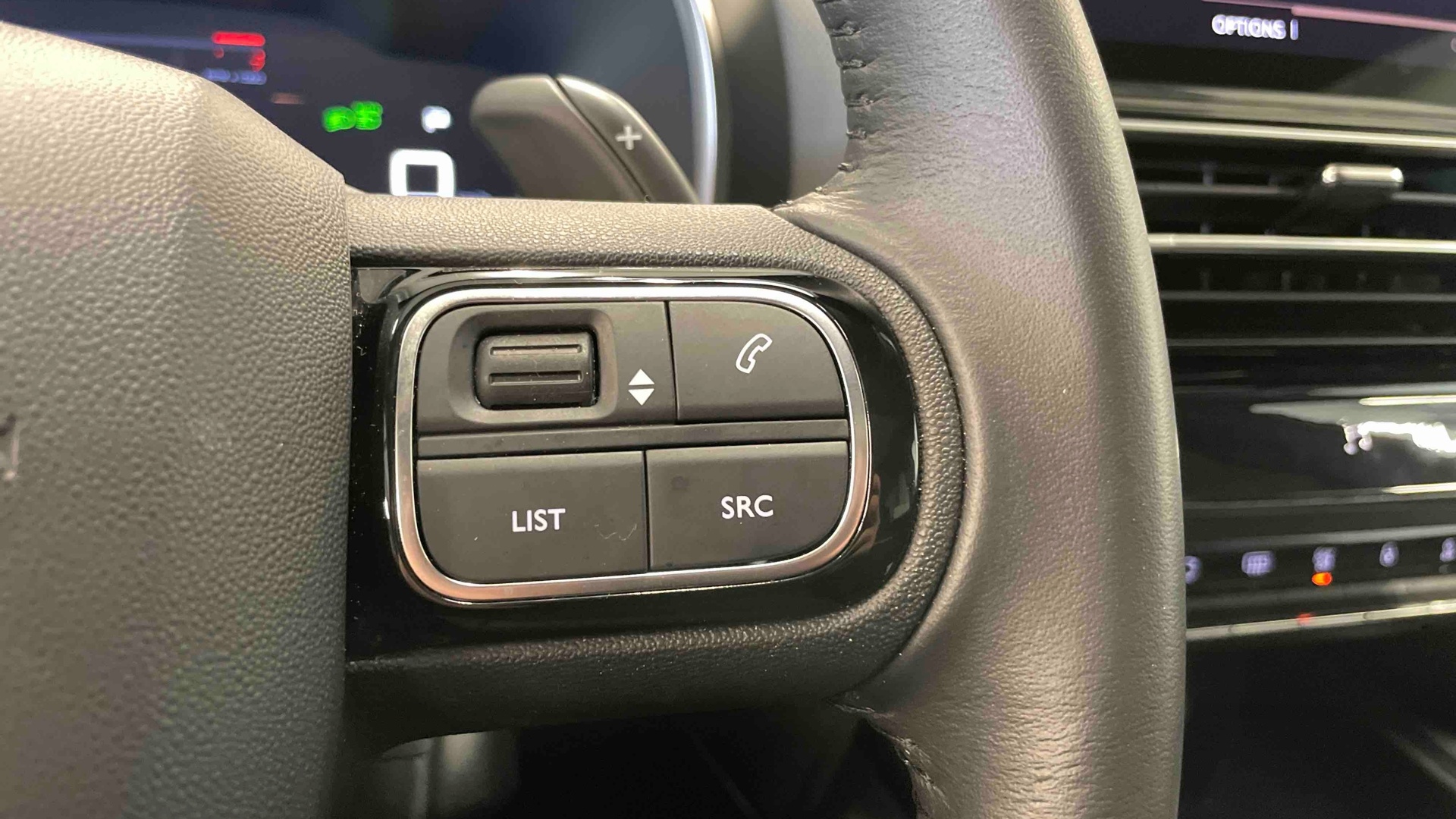 Photo 16 du véhicule CITROEN C5 AIRCROSS
