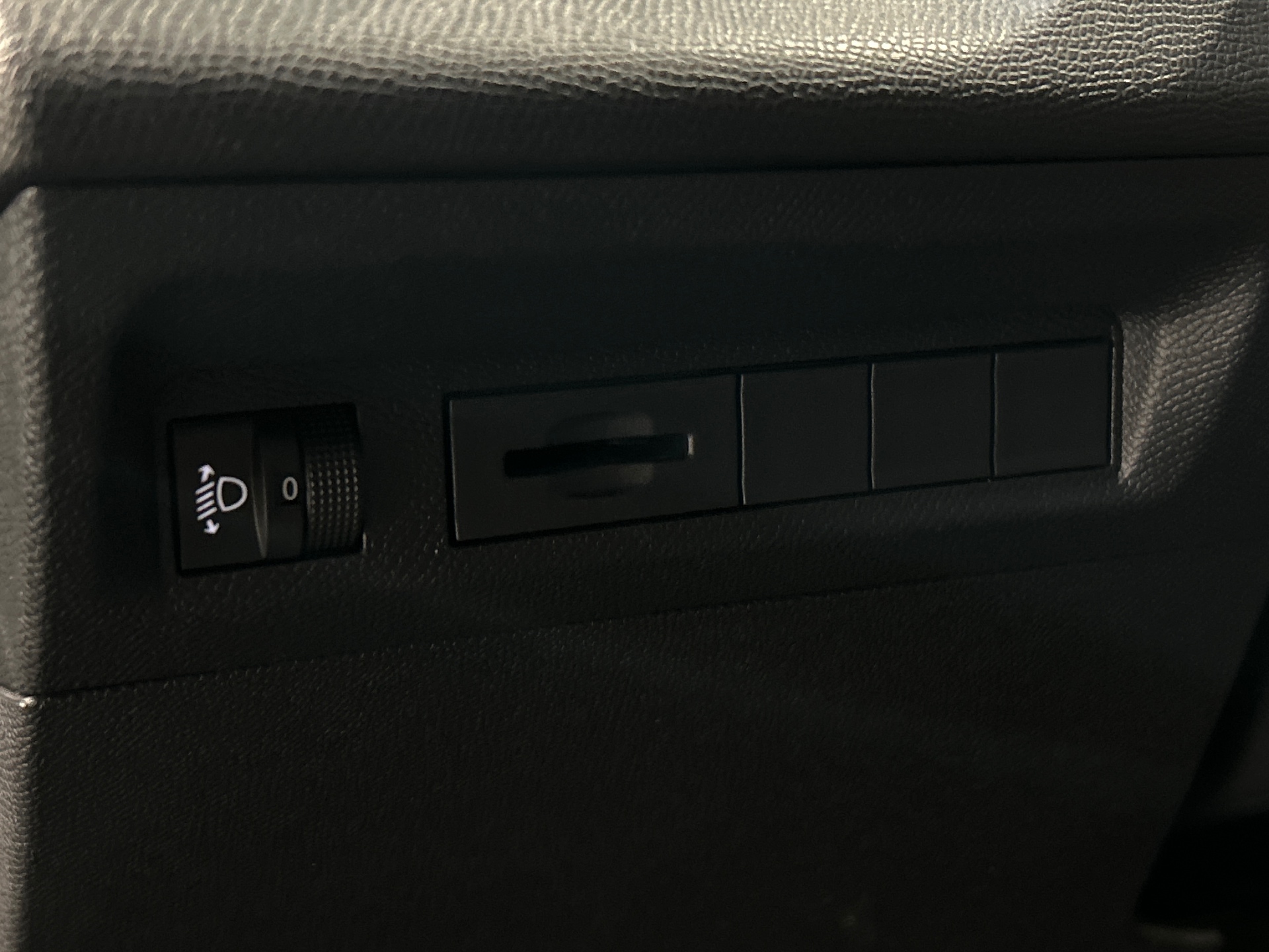 Photo 32 du véhicule PEUGEOT 408