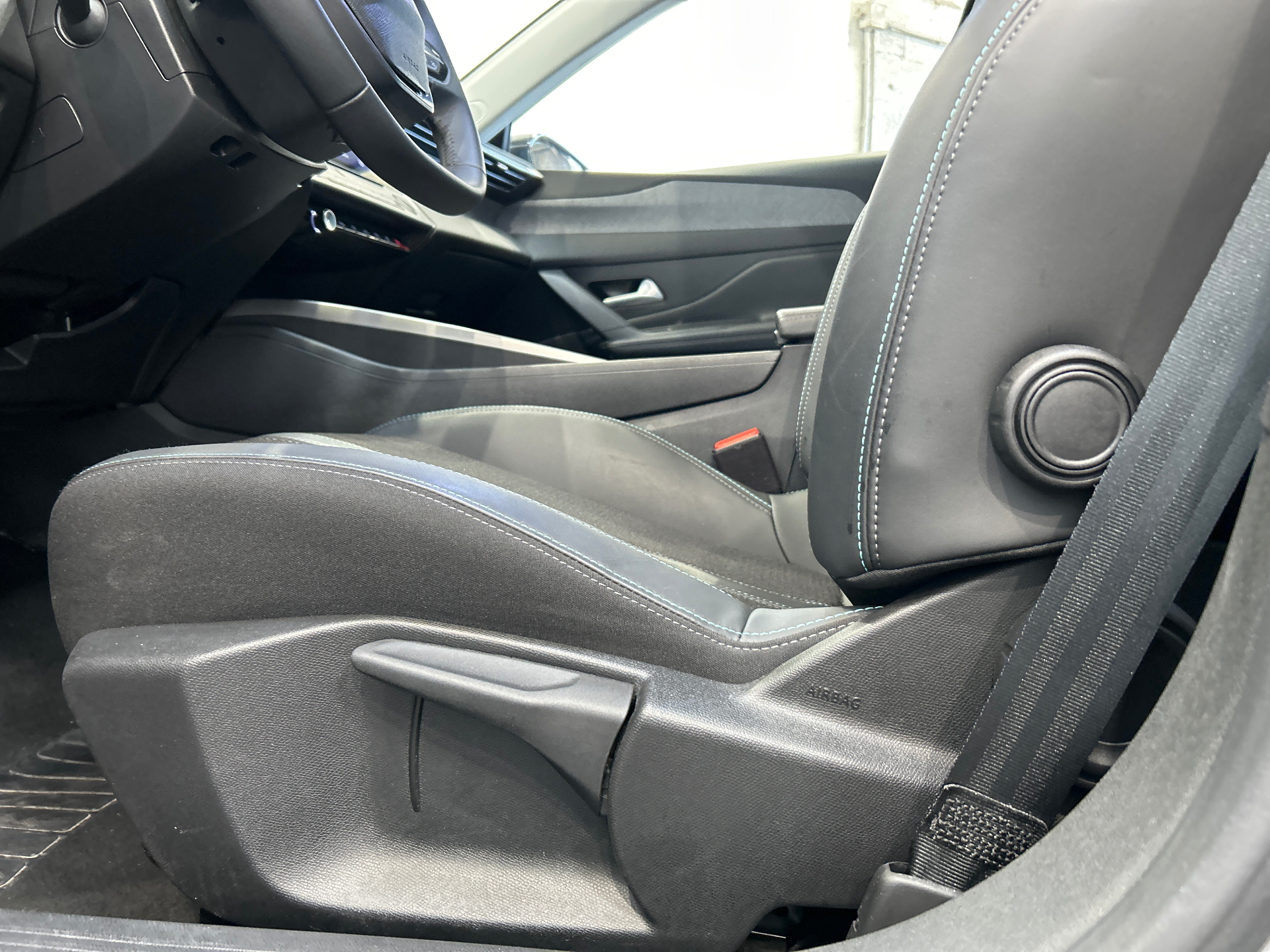Photo 33 du véhicule PEUGEOT 308