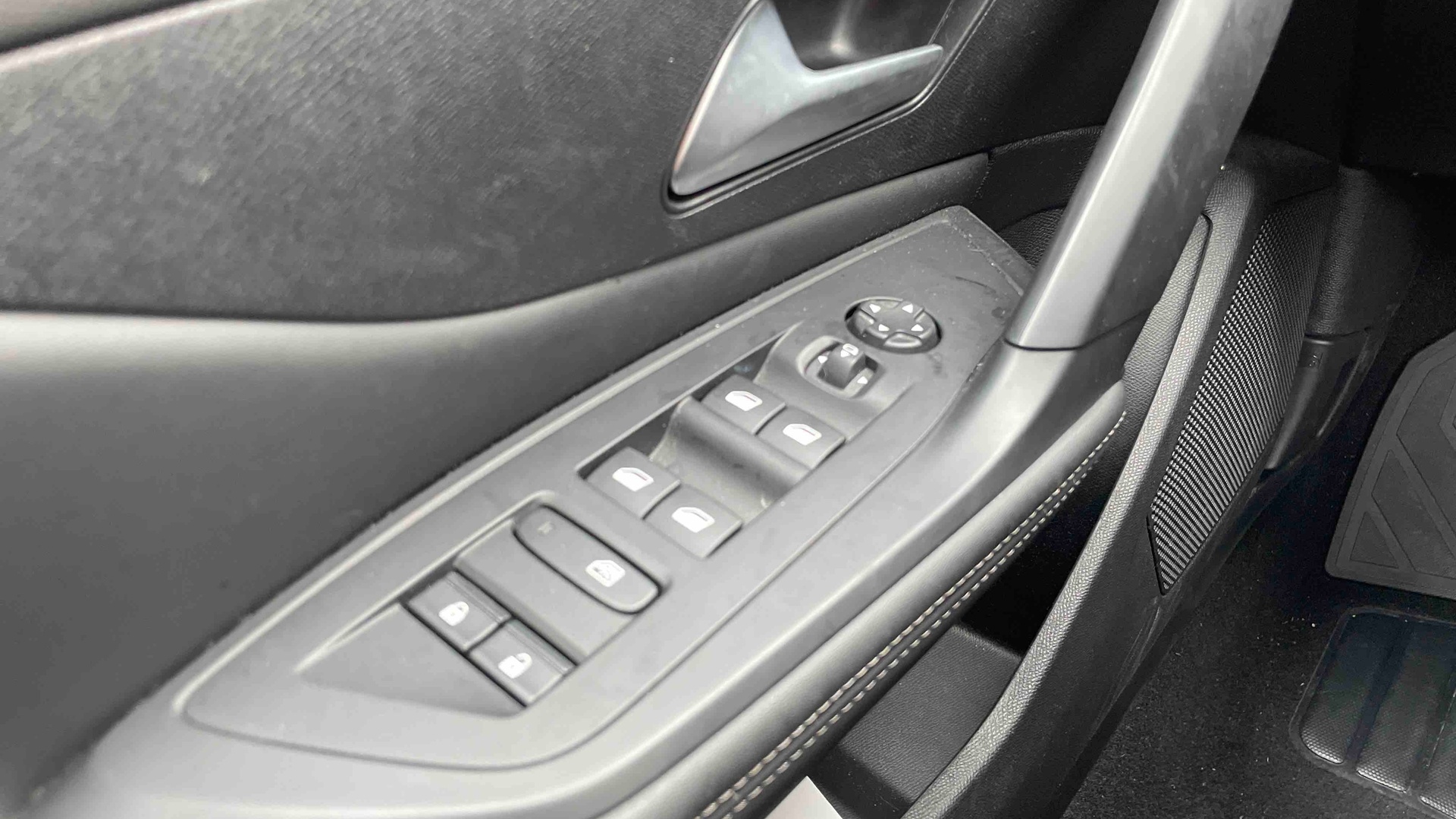Photo 16 du véhicule PEUGEOT 308