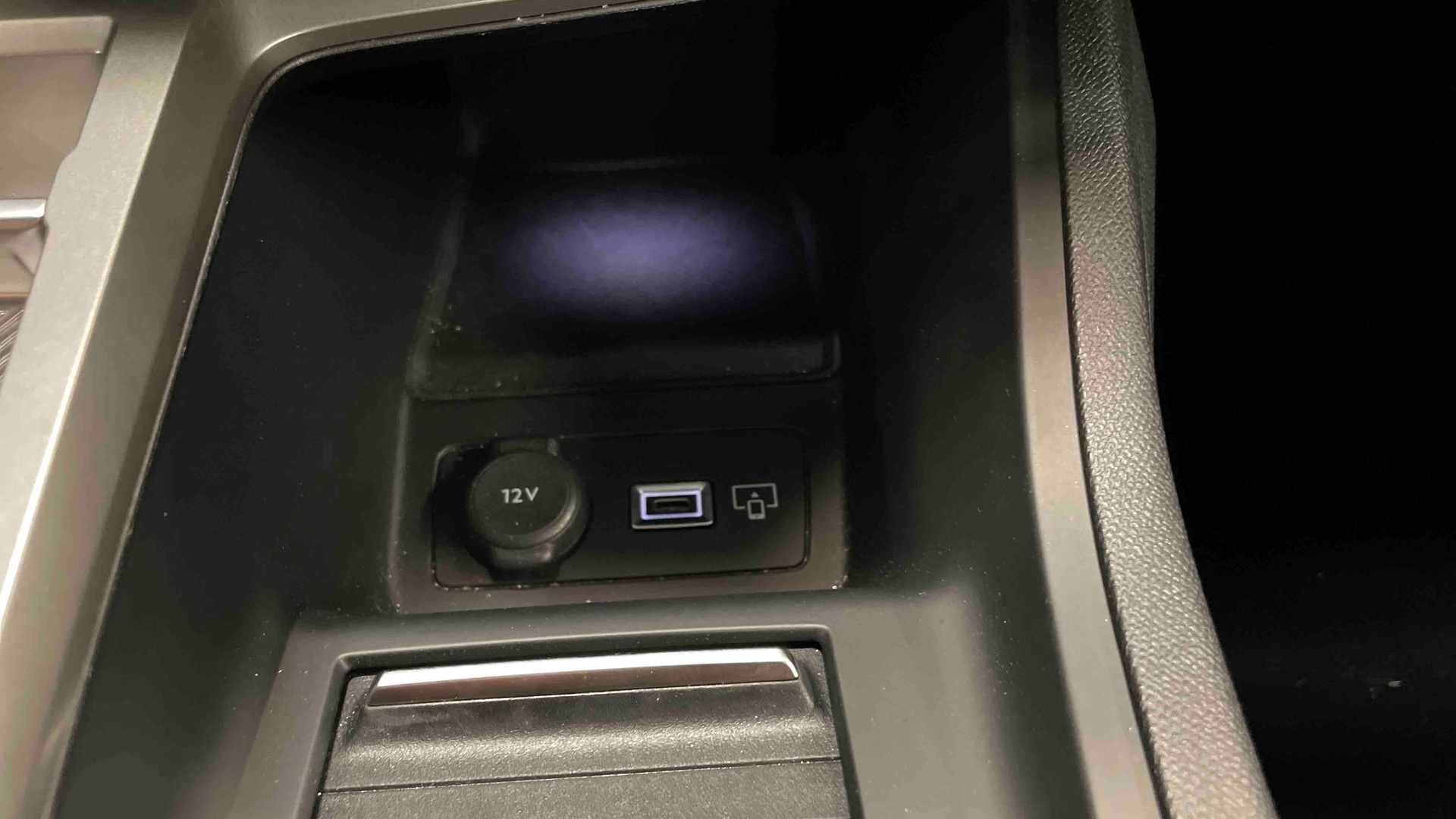 Photo 20 du véhicule PEUGEOT 408