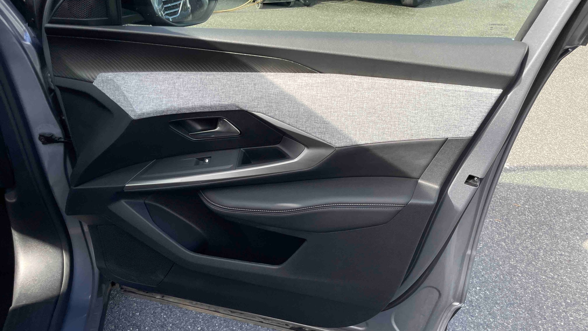Photo 26 du véhicule PEUGEOT 3008