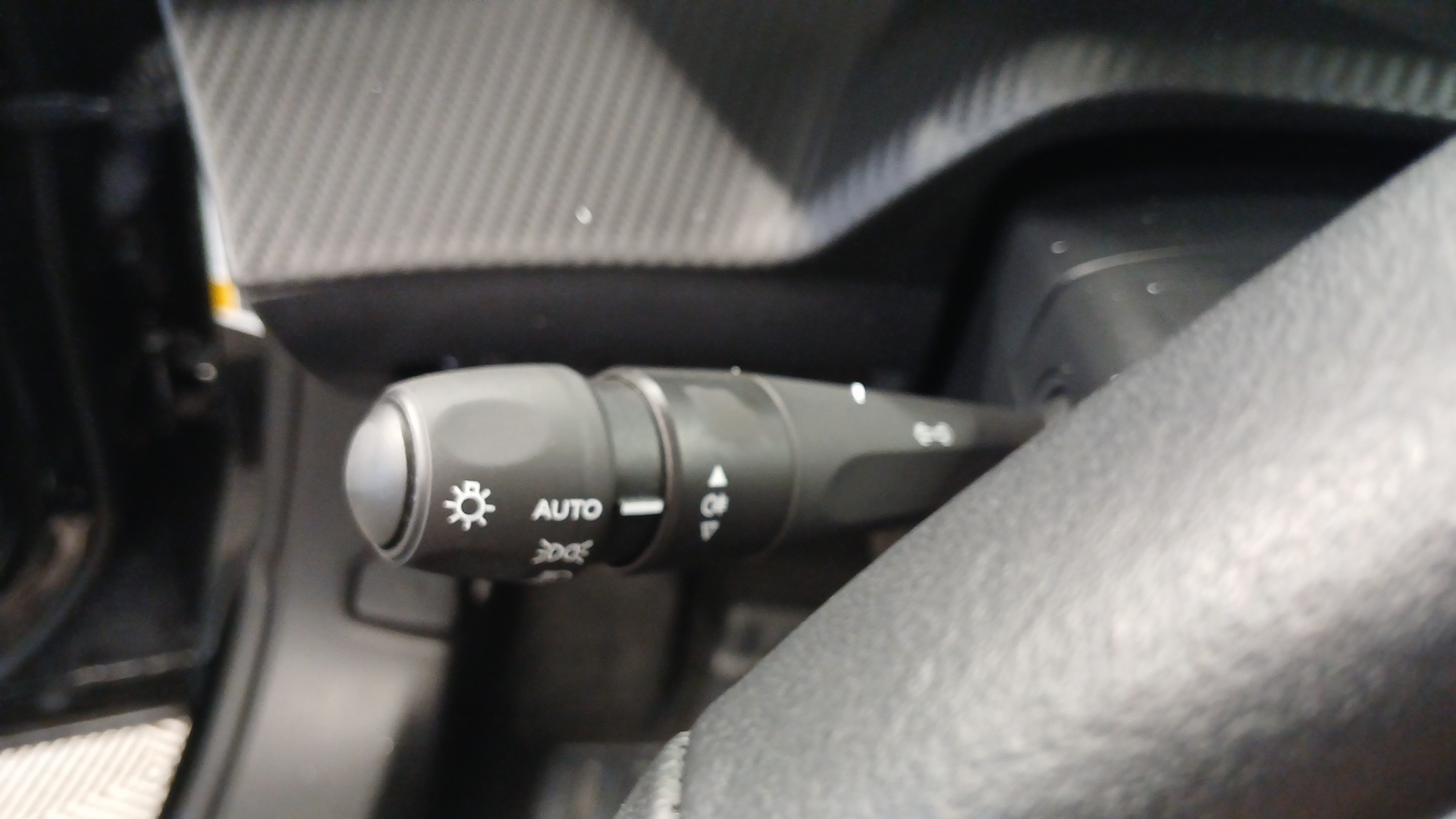 Photo 17 du véhicule PEUGEOT 2008