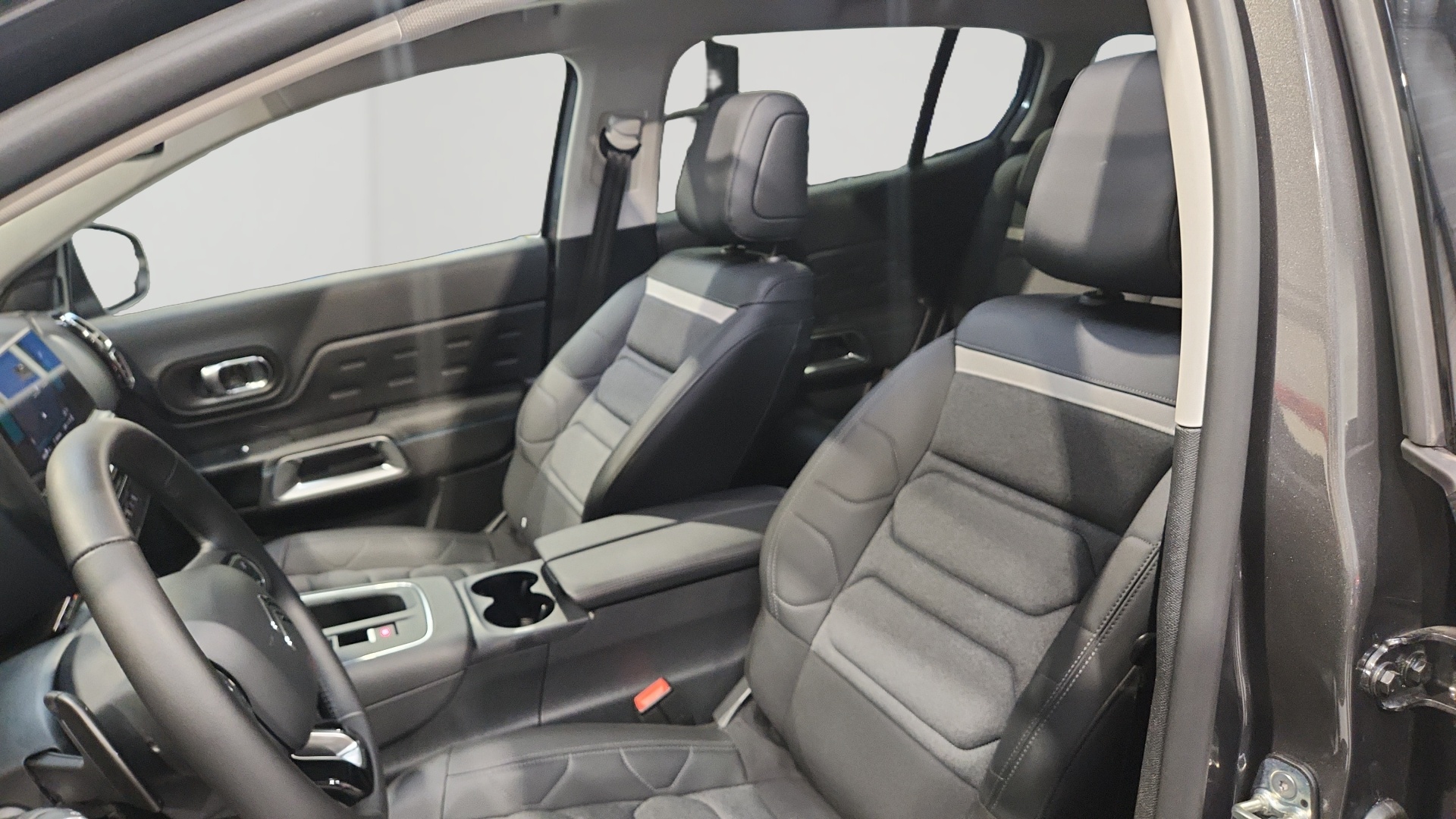 Photo 10 du véhicule CITROEN C5 AIRCROSS