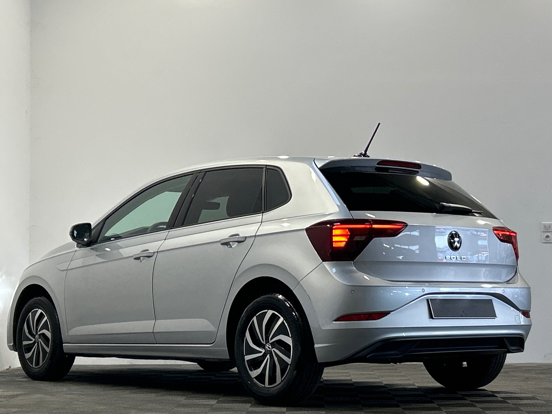 Photo 4 du véhicule VOLKSWAGEN POLO