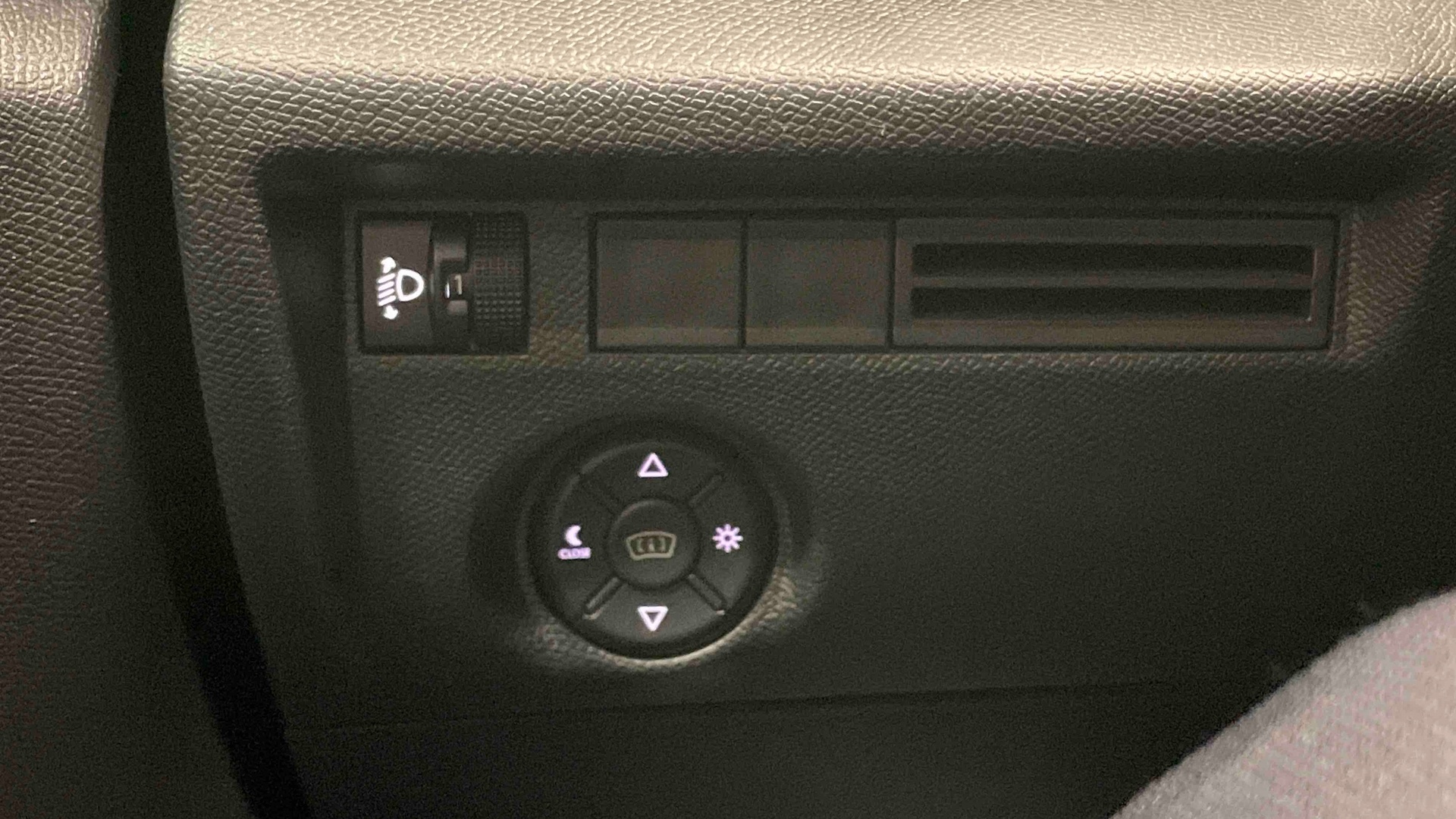 Photo 24 du véhicule CITROEN C4