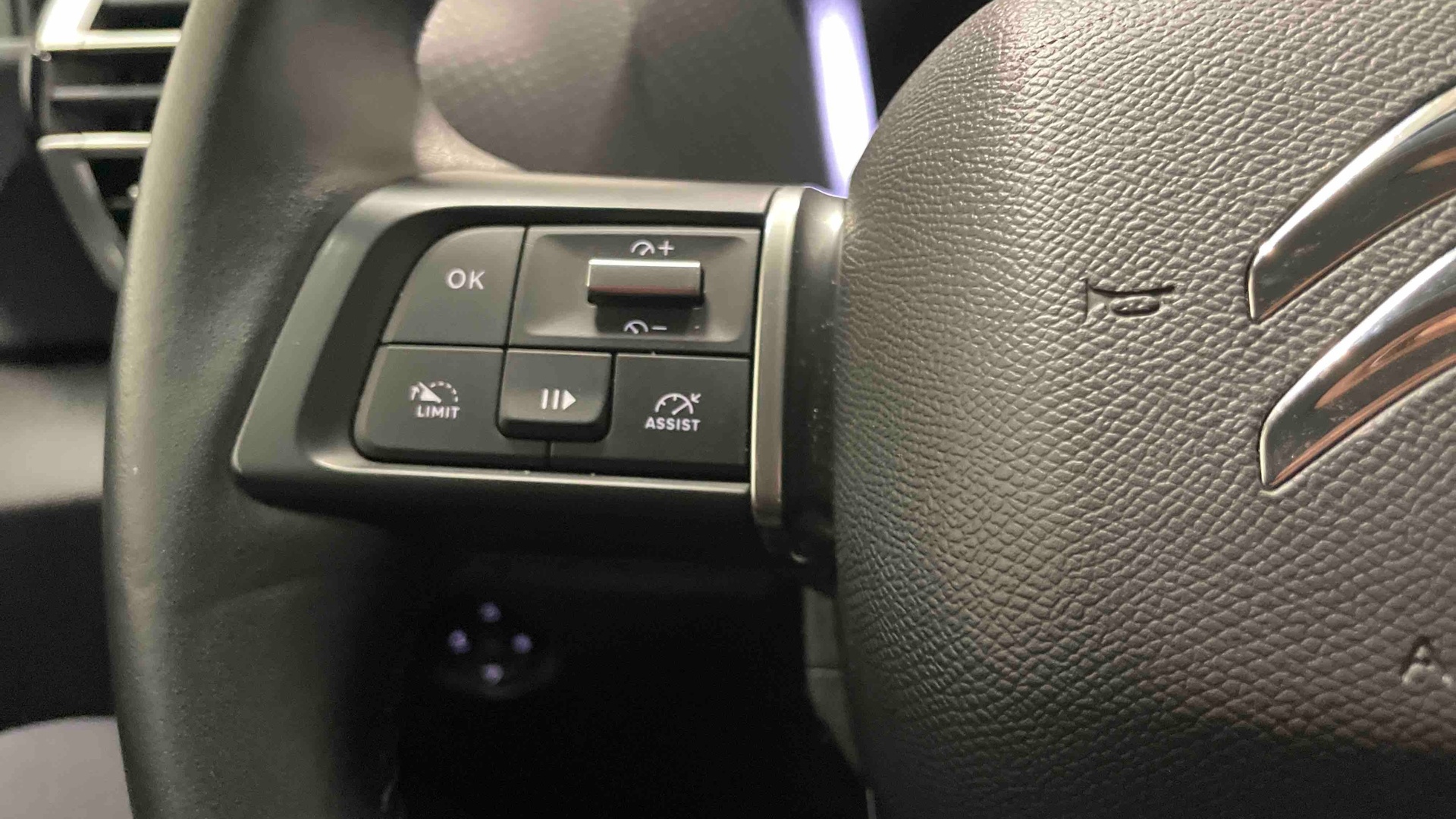 Photo 22 du véhicule CITROEN C4