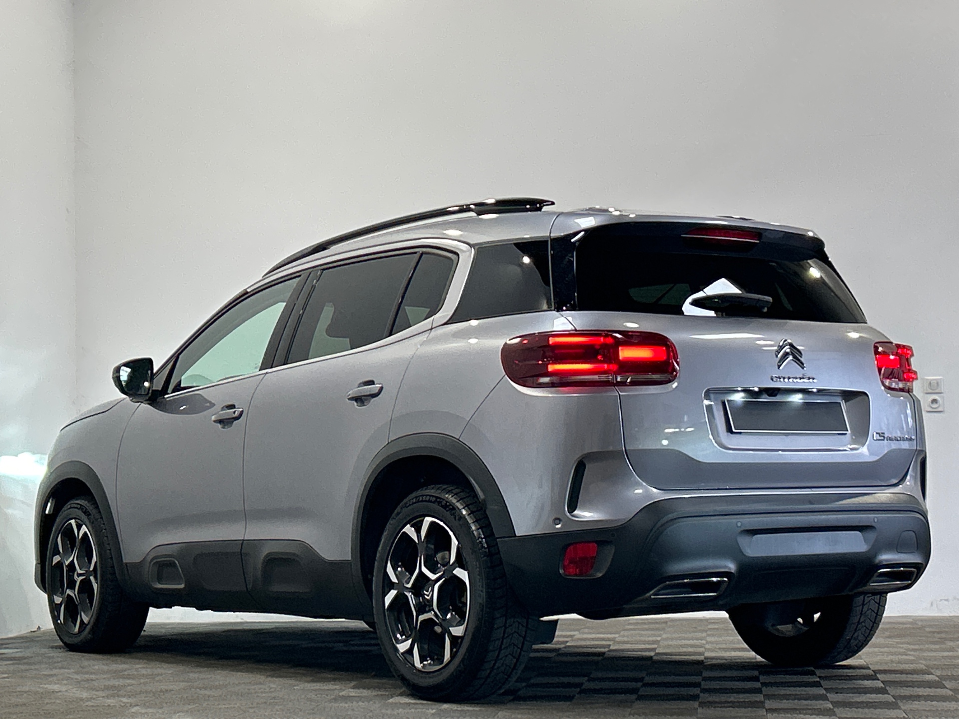 Photo 4 du véhicule CITROEN C5 AIRCROSS