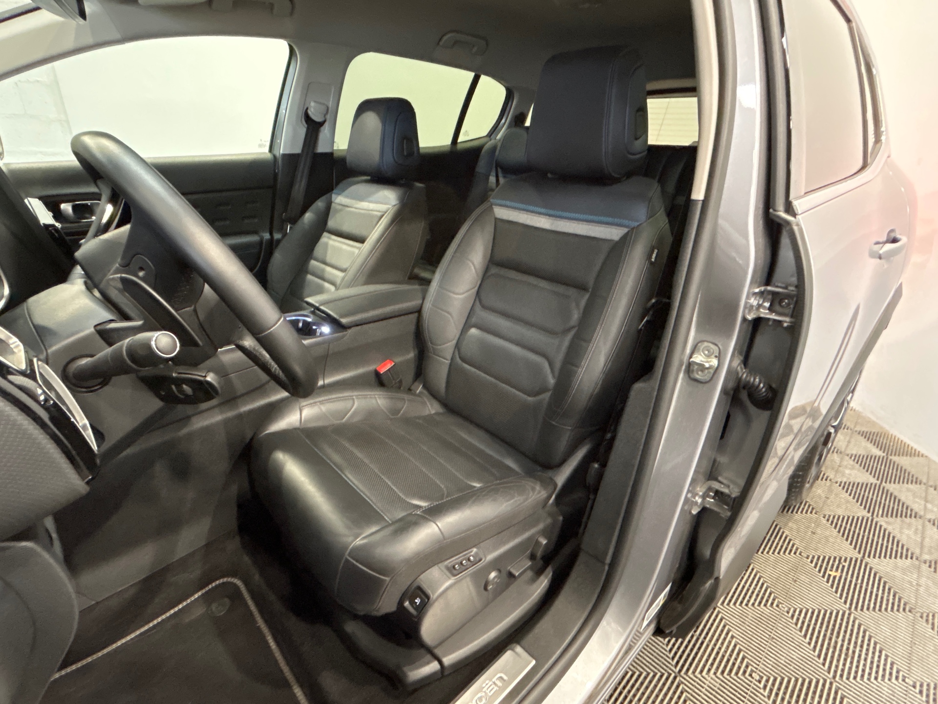 Photo 9 du véhicule CITROEN C5 AIRCROSS